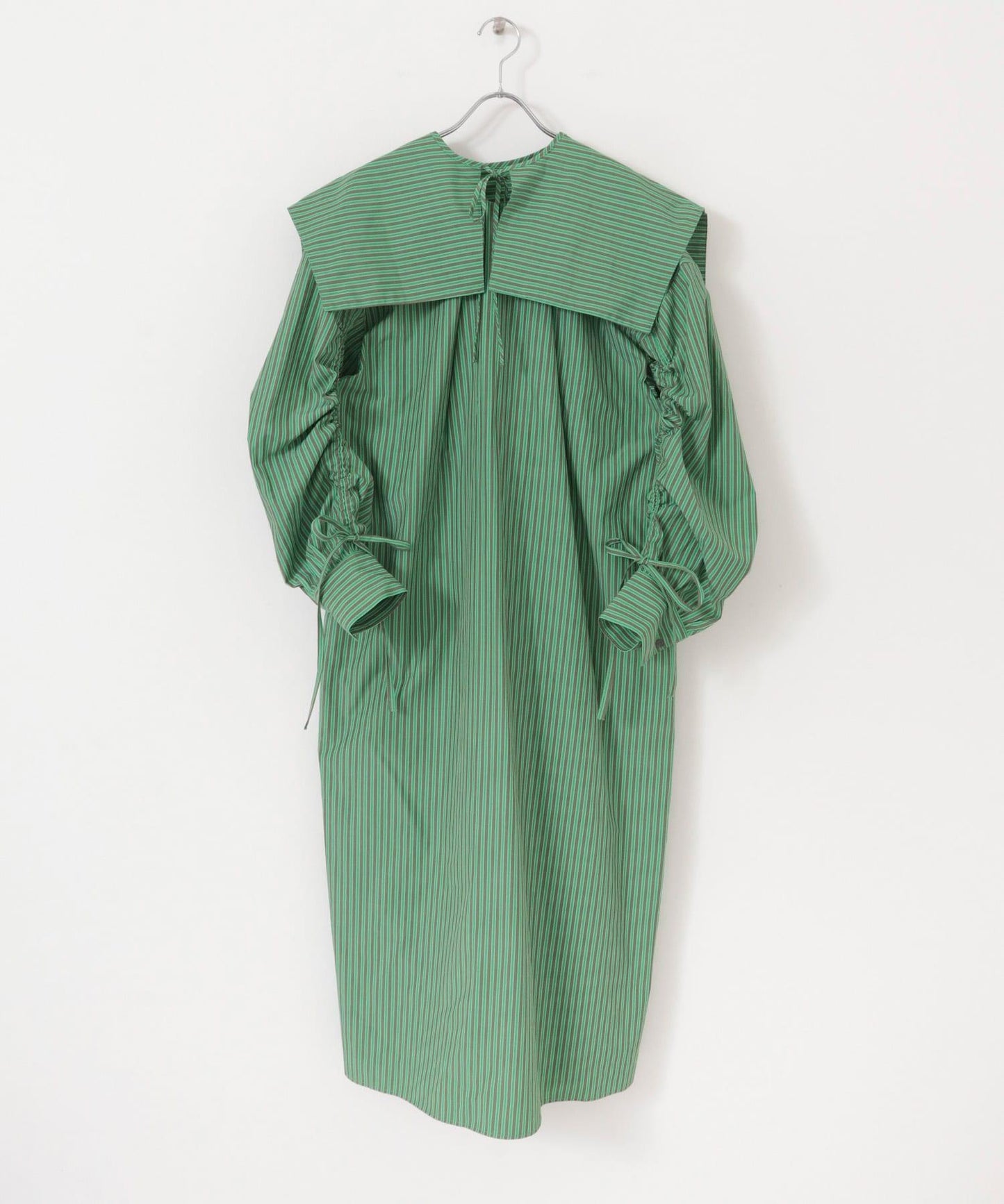 方領套裝條紋連衣裙