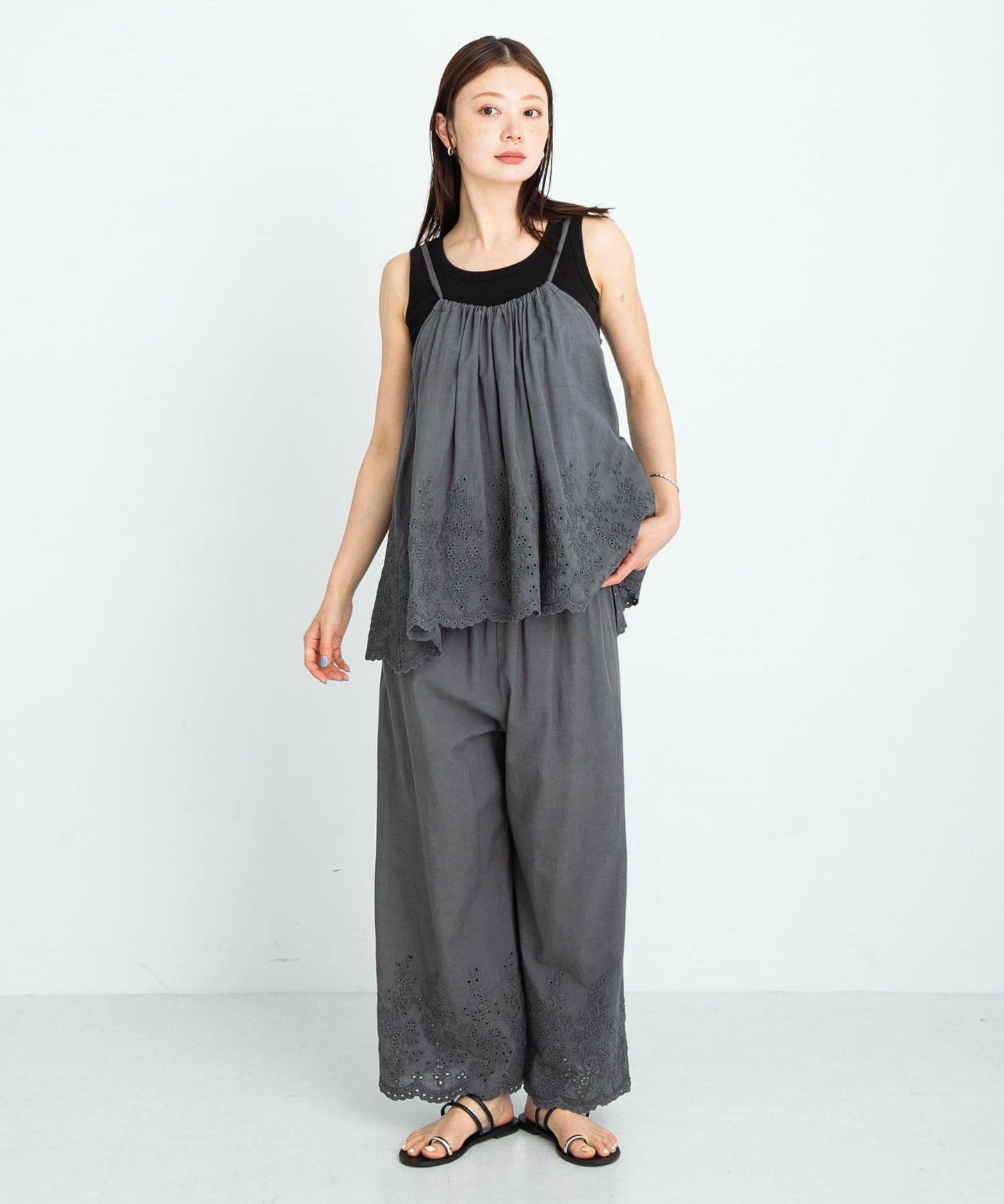 刺繡棉吊帶上衣×褲子套裝