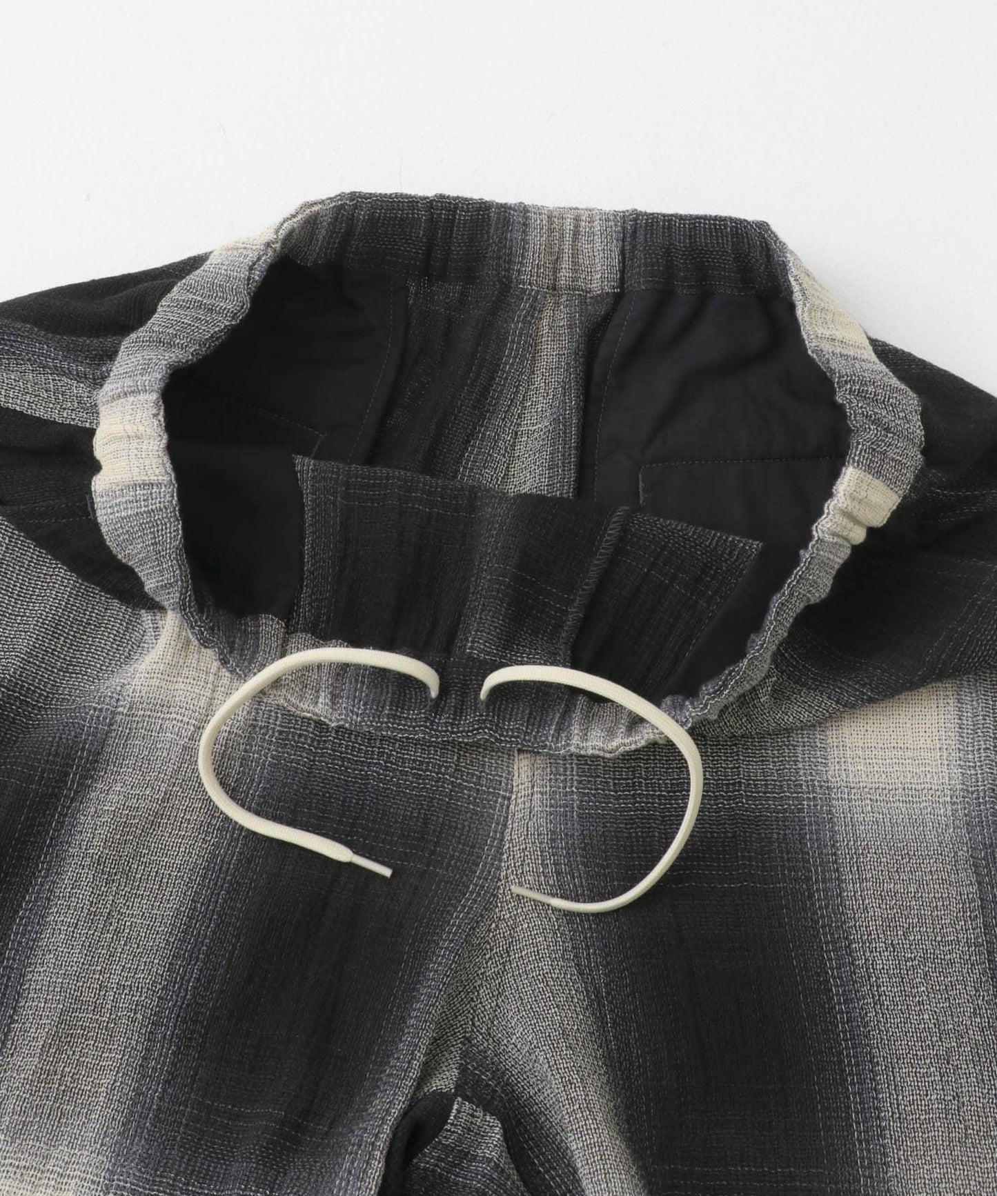 漸變格紋休閒短褲