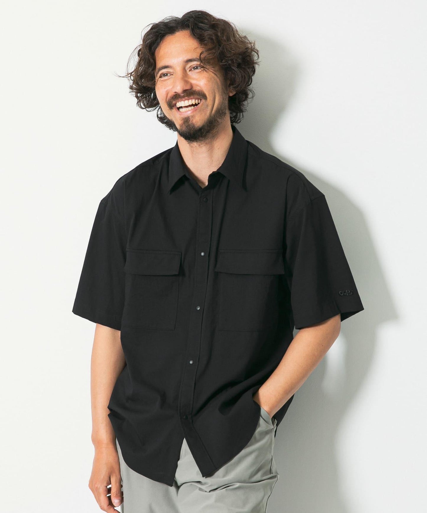 OOPS 可伸縮雙口袋襯衫