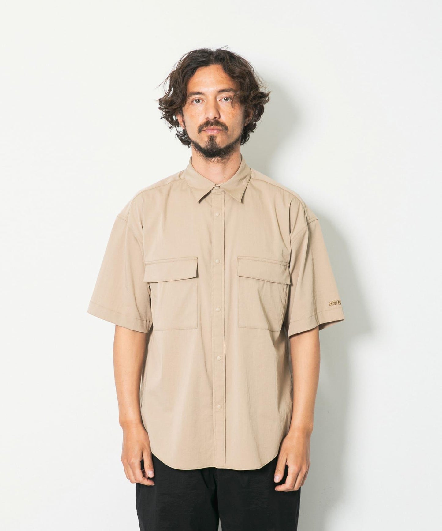 OOPS 可伸縮雙口袋襯衫