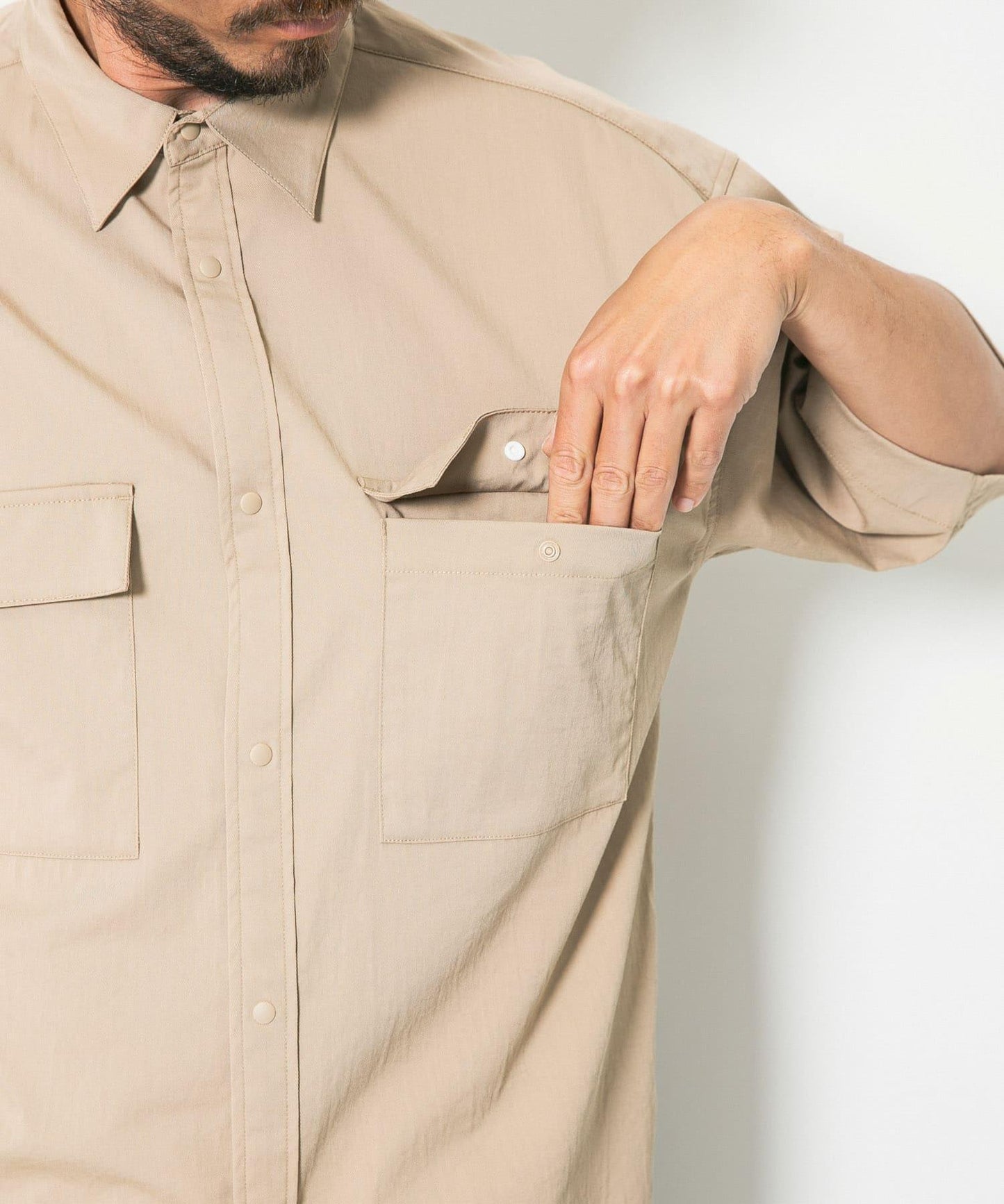 OOPS 可伸縮雙口袋襯衫