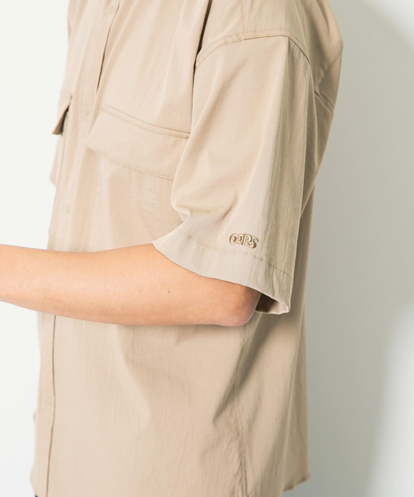OOPS 可伸縮雙口袋襯衫