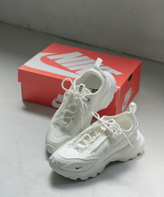 NIKE 女子TC7900