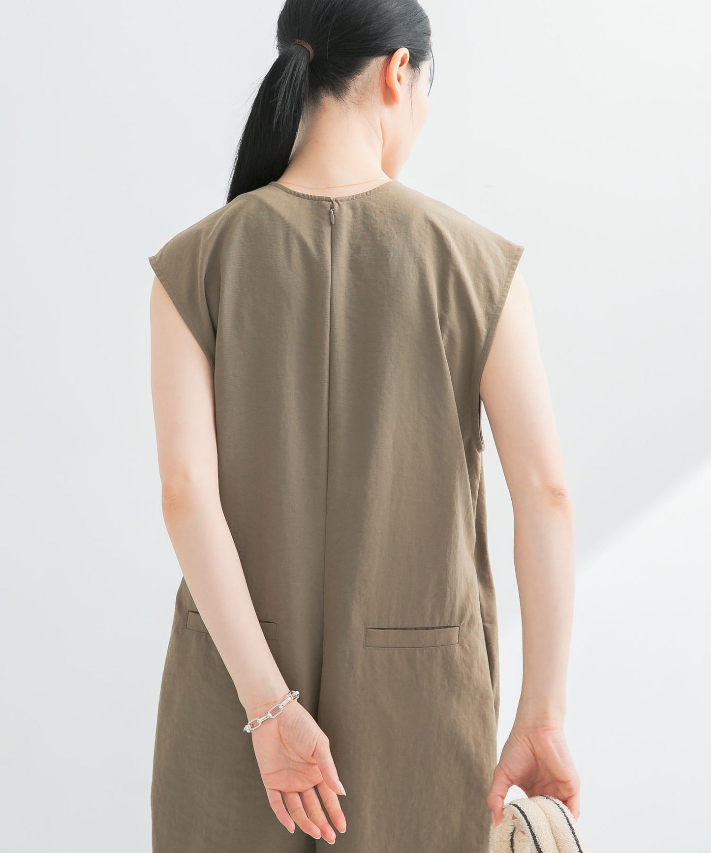 2尺碼可選亞麻風深V領連體褲