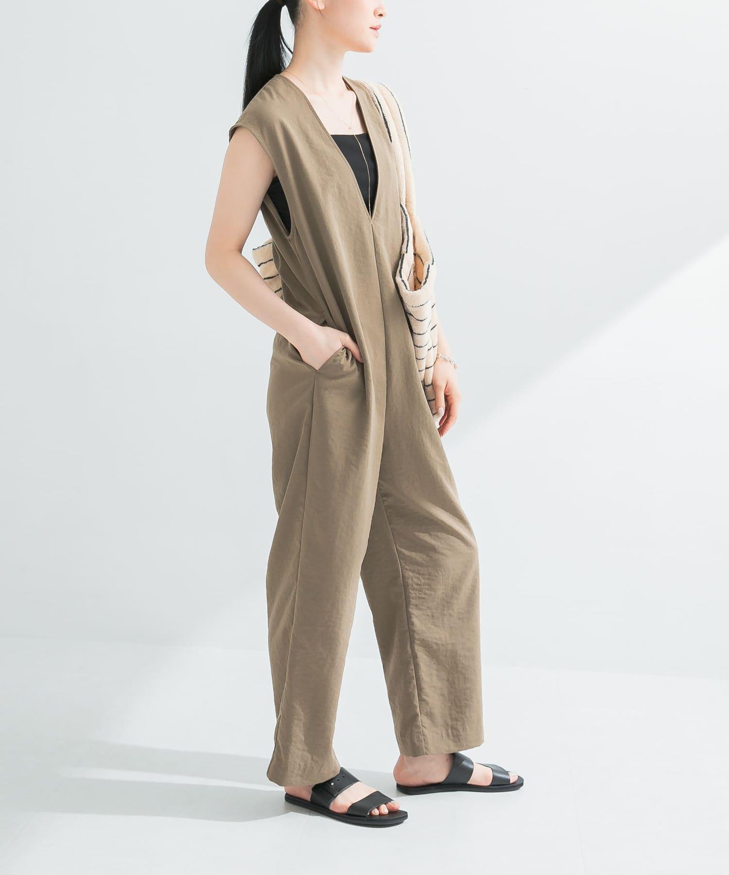 2尺碼可選亞麻風深V領連體褲