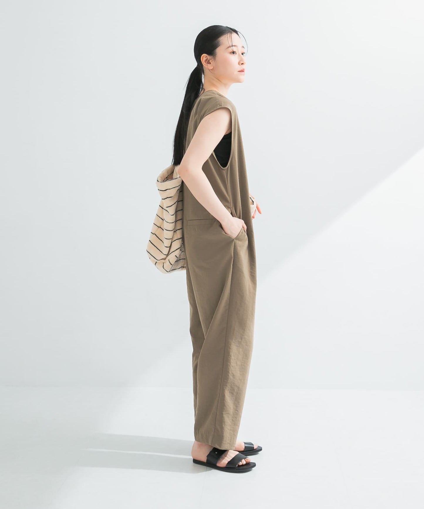 2尺碼可選亞麻風深V領連體褲