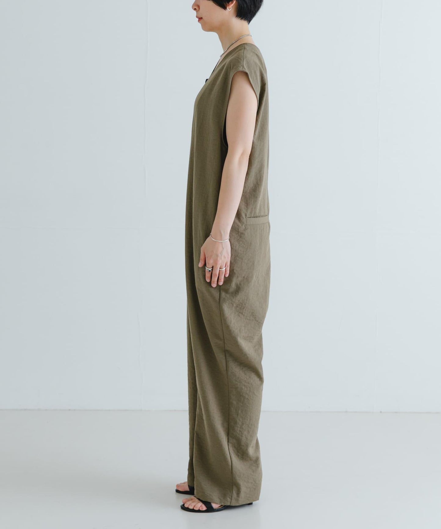 2尺碼可選亞麻風深V領連體褲