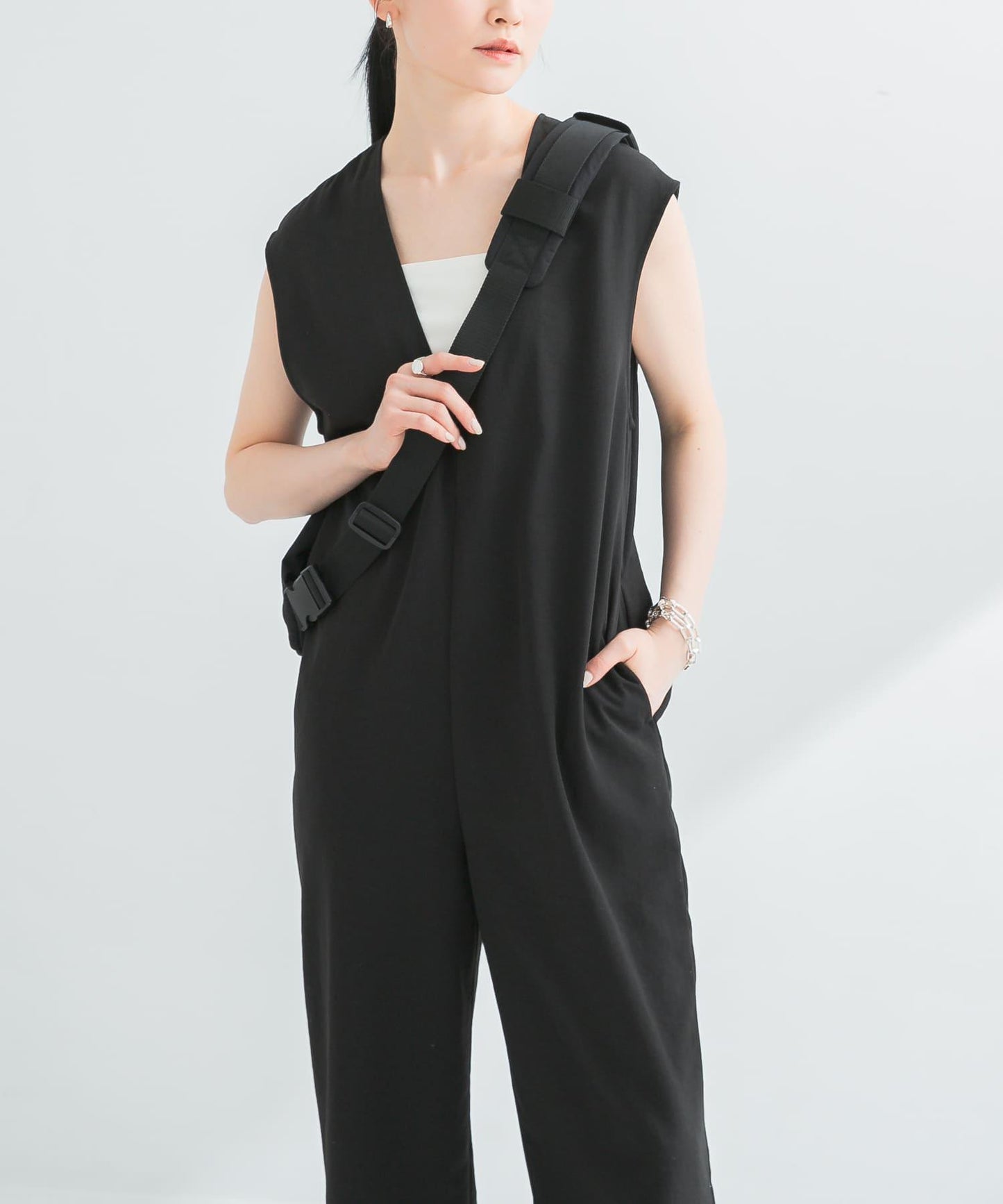 2尺碼可選亞麻風深V領連體褲