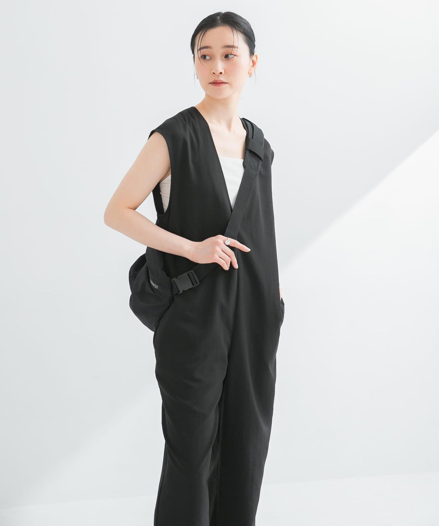 2尺碼可選亞麻風深V領連體褲