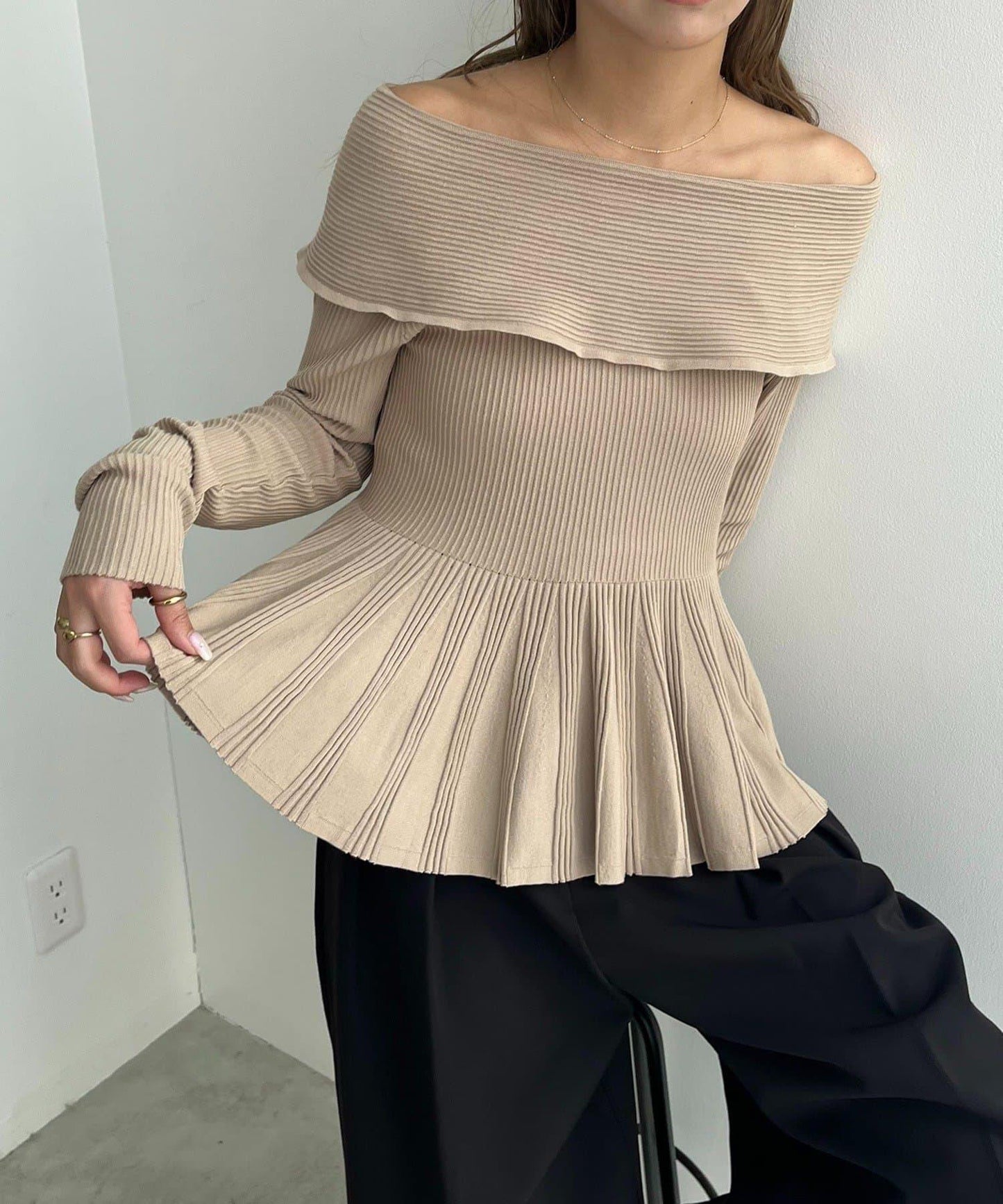 【CAPRICIEUX LE'MAGE】喇叭袖一字領針織衫