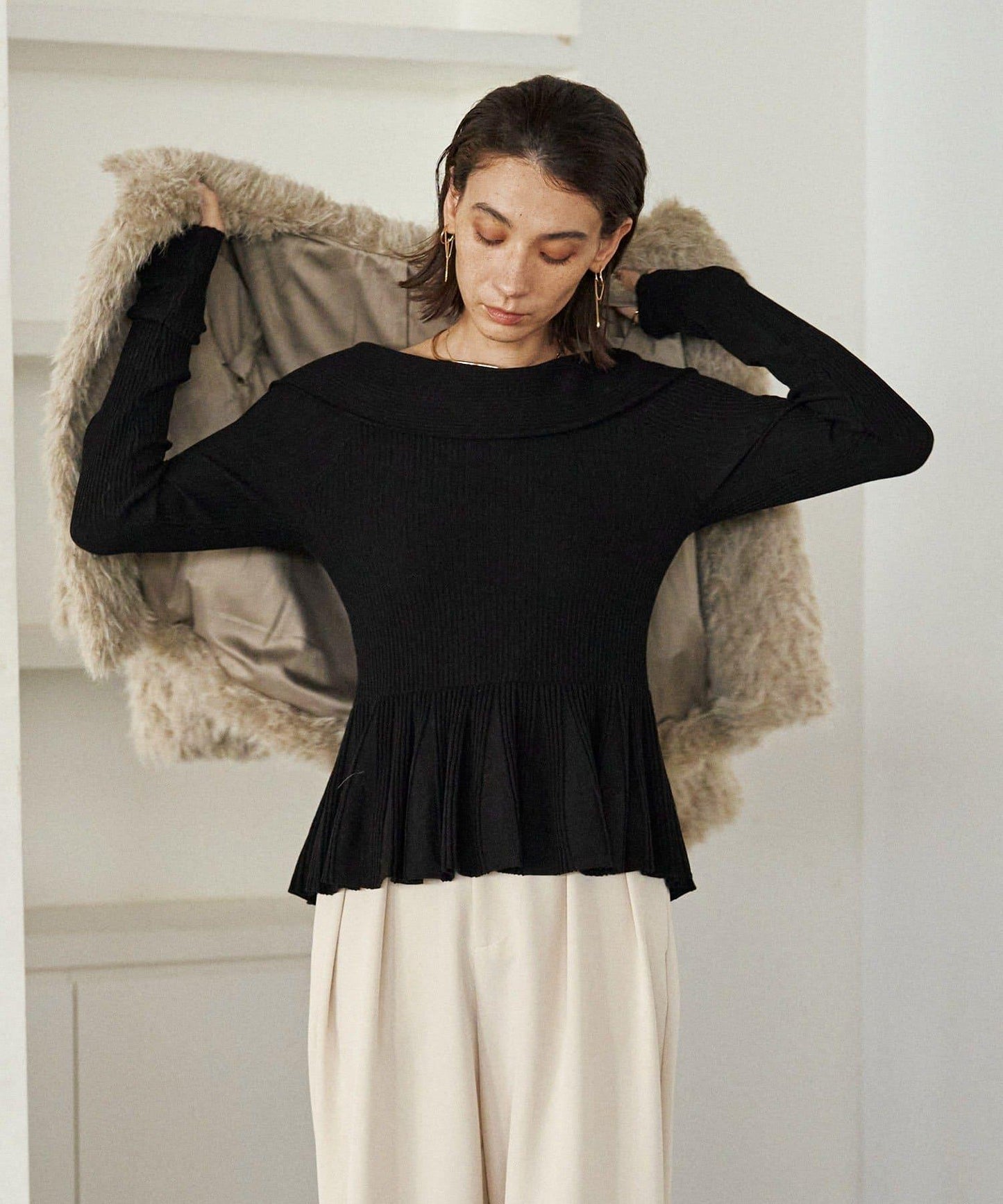 【CAPRICIEUX LE'MAGE】喇叭袖一字領針織衫