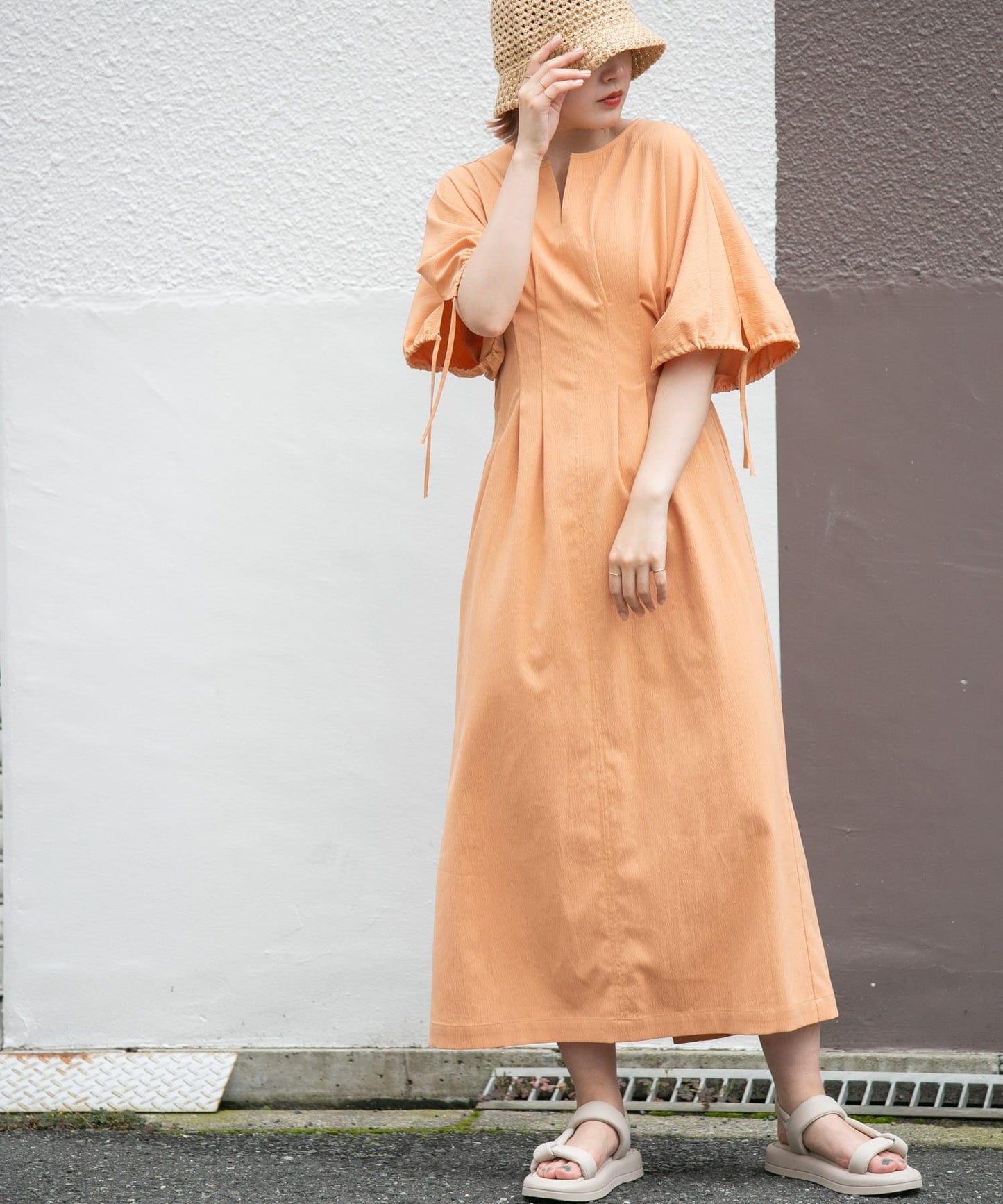 2尺碼可選抽繩袖腰部褶皺連衣裙