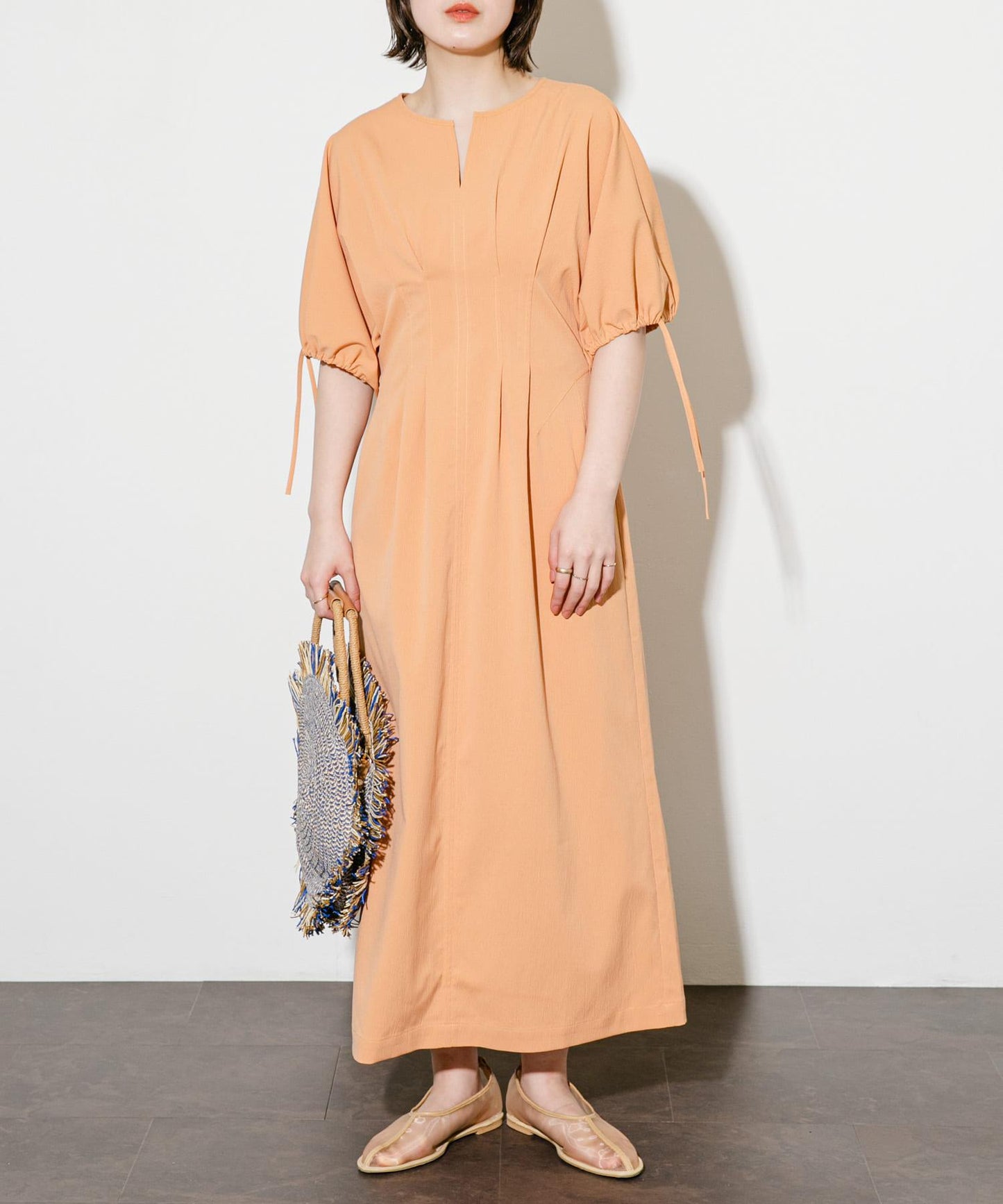 2尺碼可選抽繩袖腰部褶皺連衣裙