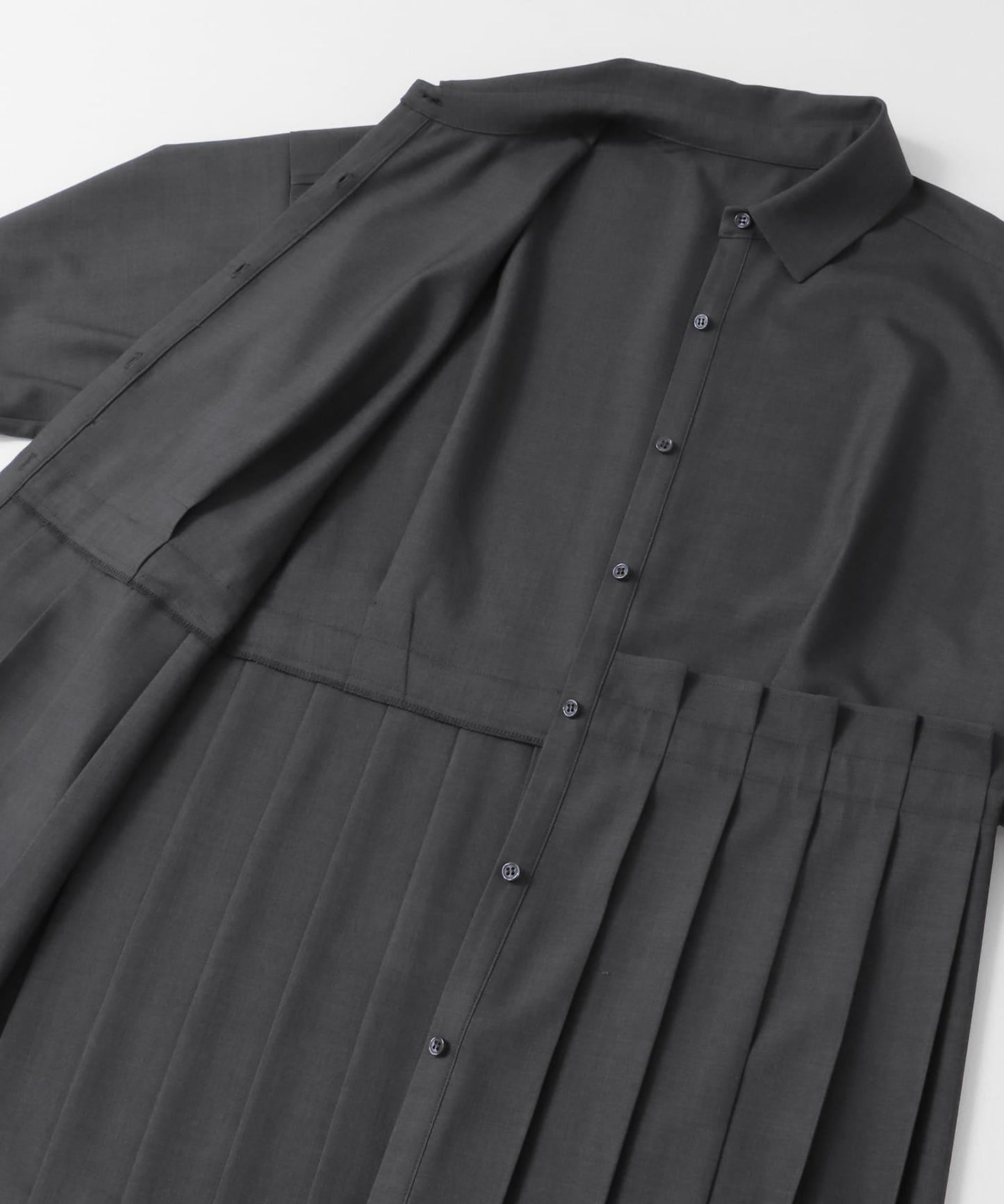 百褶拼接連衣裙