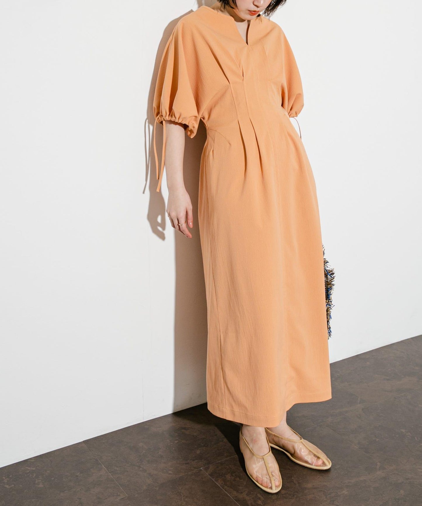 2尺碼可選抽繩袖腰部褶皺連衣裙