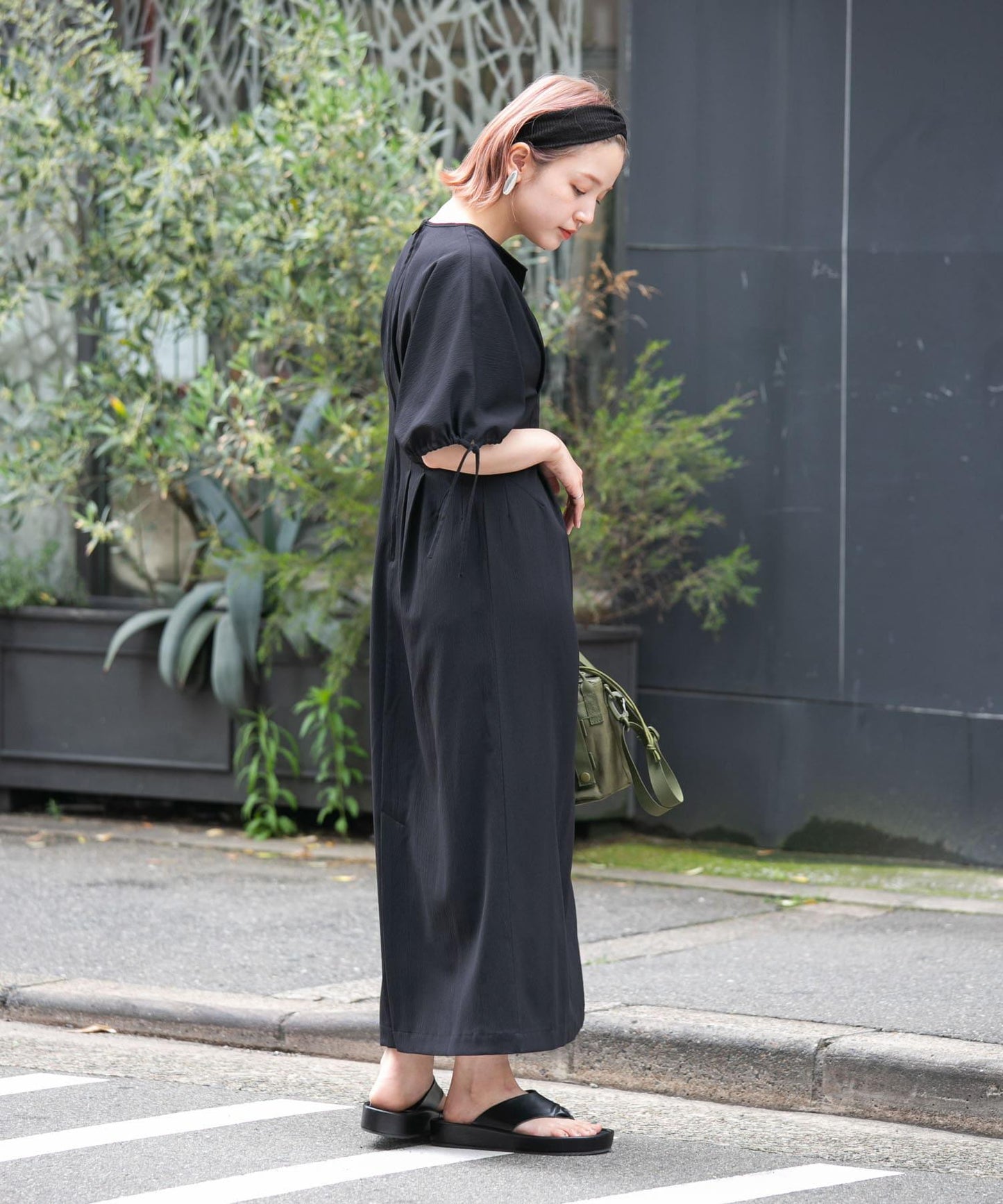 2尺碼可選抽繩袖腰部褶皺連衣裙