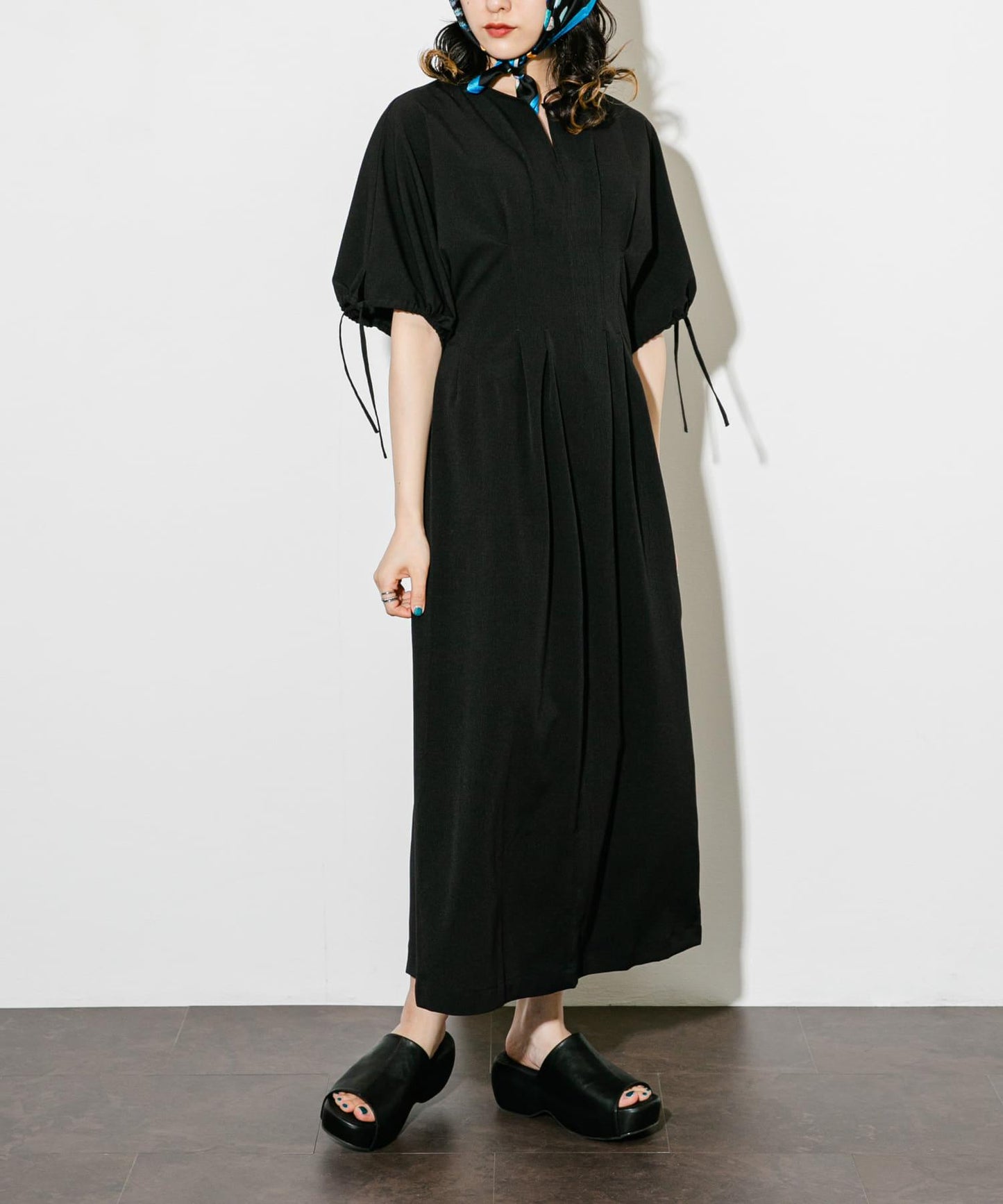 2尺碼可選抽繩袖腰部褶皺連衣裙