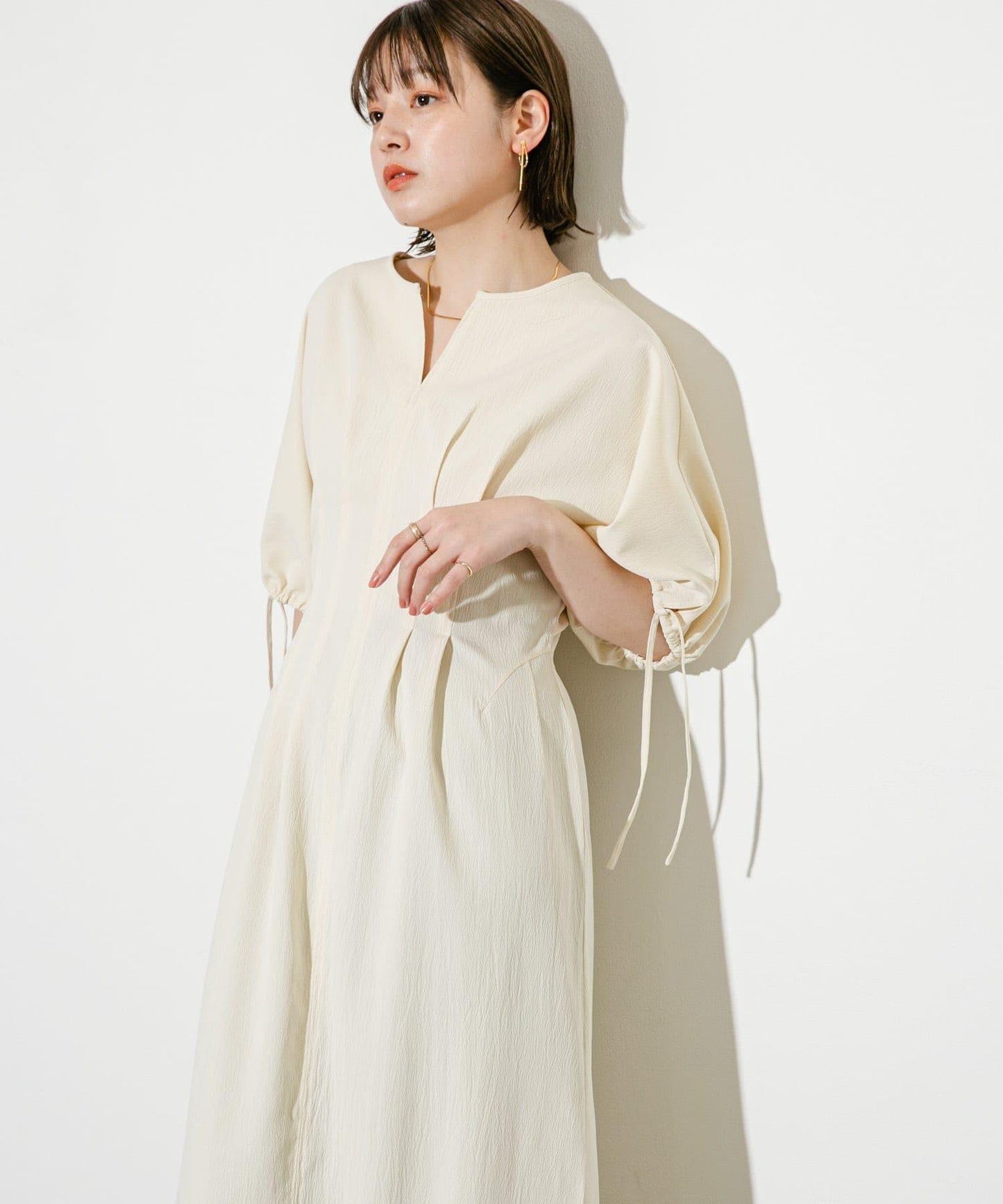 2尺碼可選抽繩袖腰部褶皺連衣裙