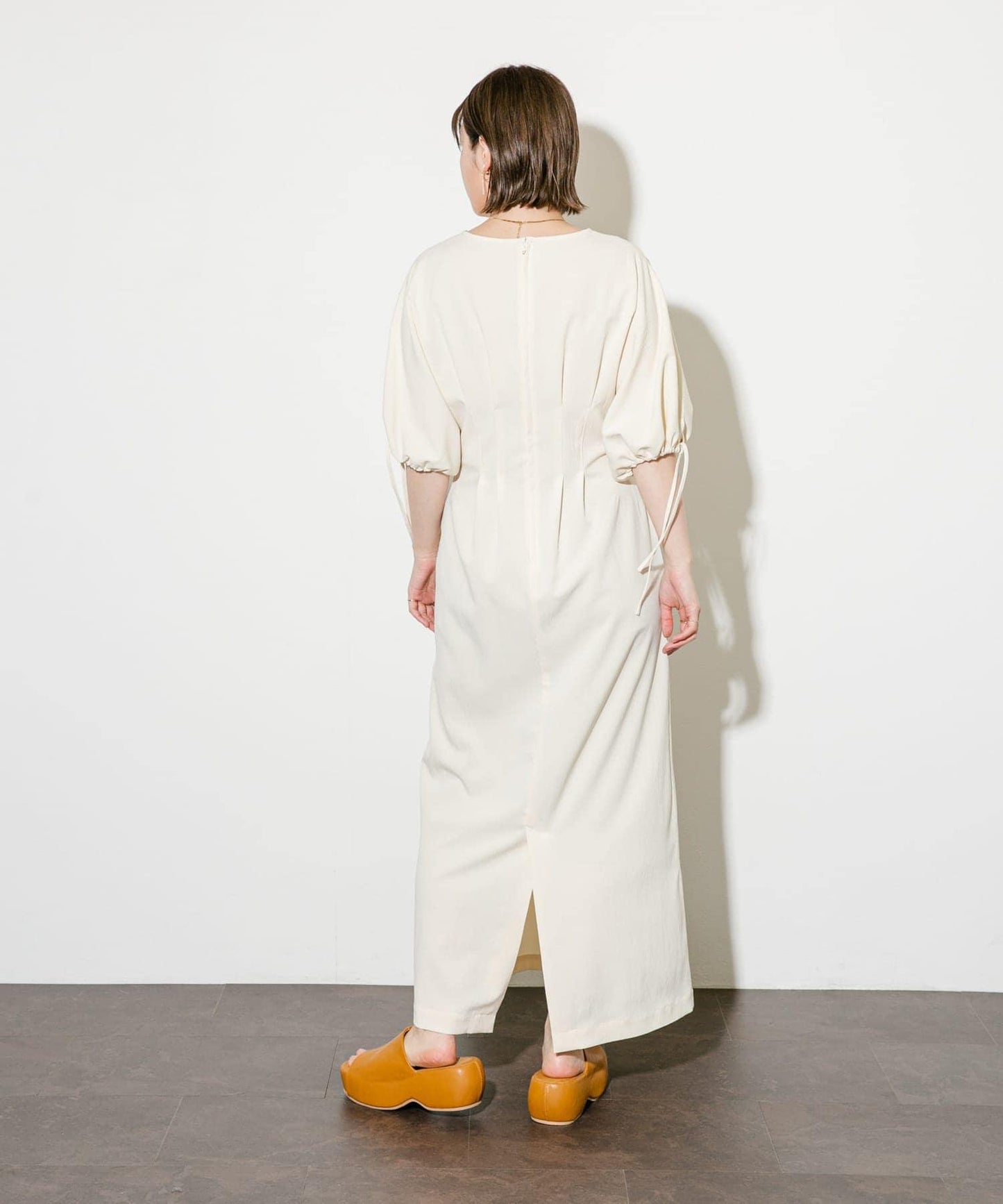 2尺碼可選抽繩袖腰部褶皺連衣裙