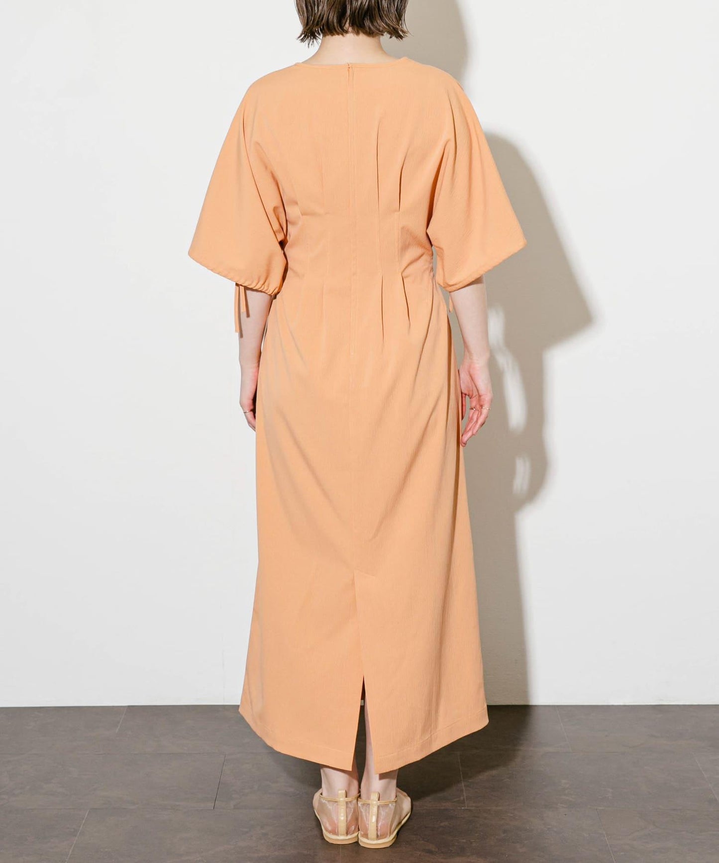 2尺碼可選抽繩袖腰部褶皺連衣裙