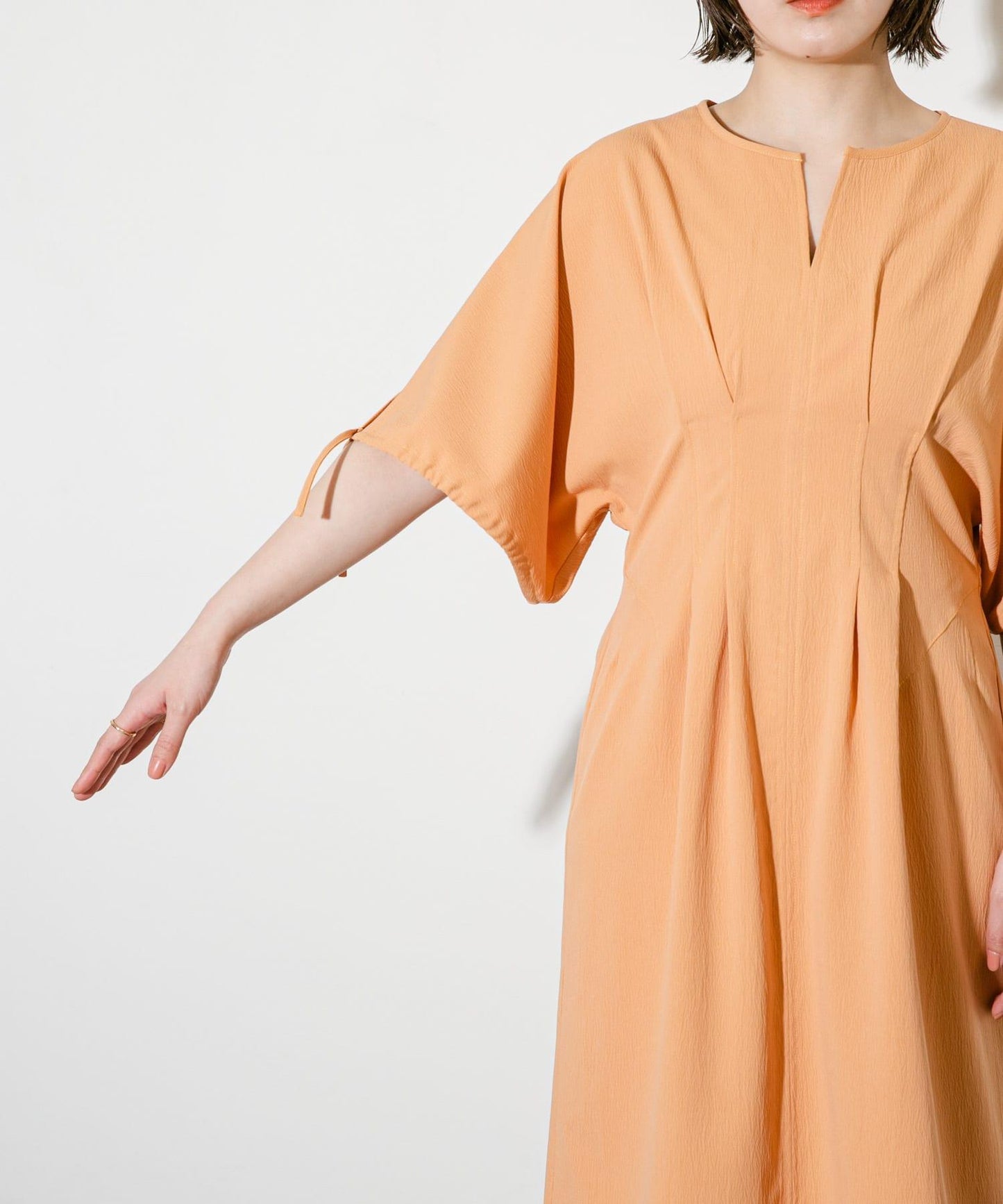 2尺碼可選抽繩袖腰部褶皺連衣裙