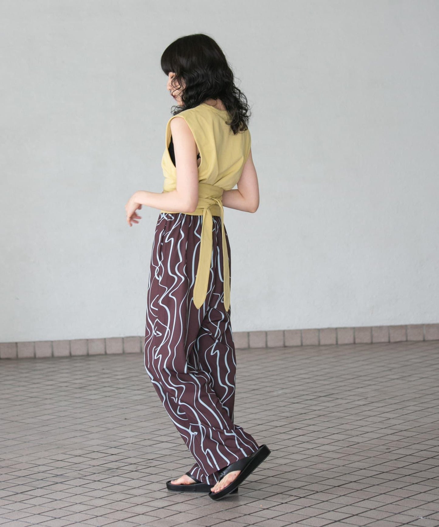 繫帶收腰無袖上衣