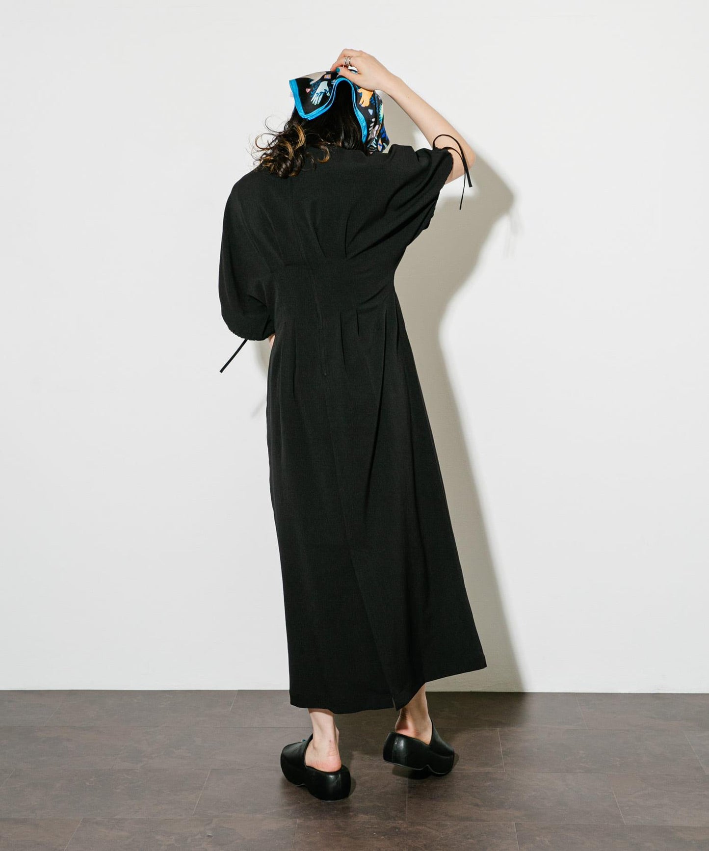 2尺碼可選抽繩袖腰部褶皺連衣裙