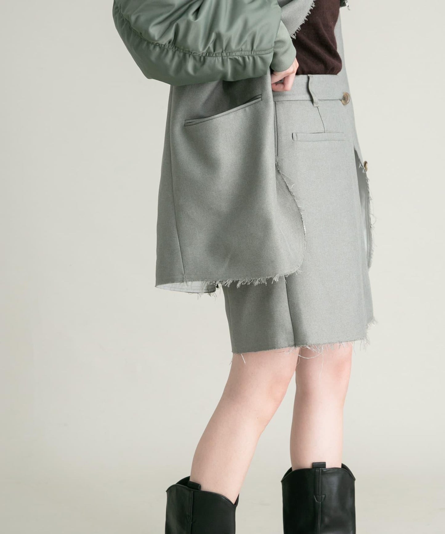 裁剪下襬迷你裙