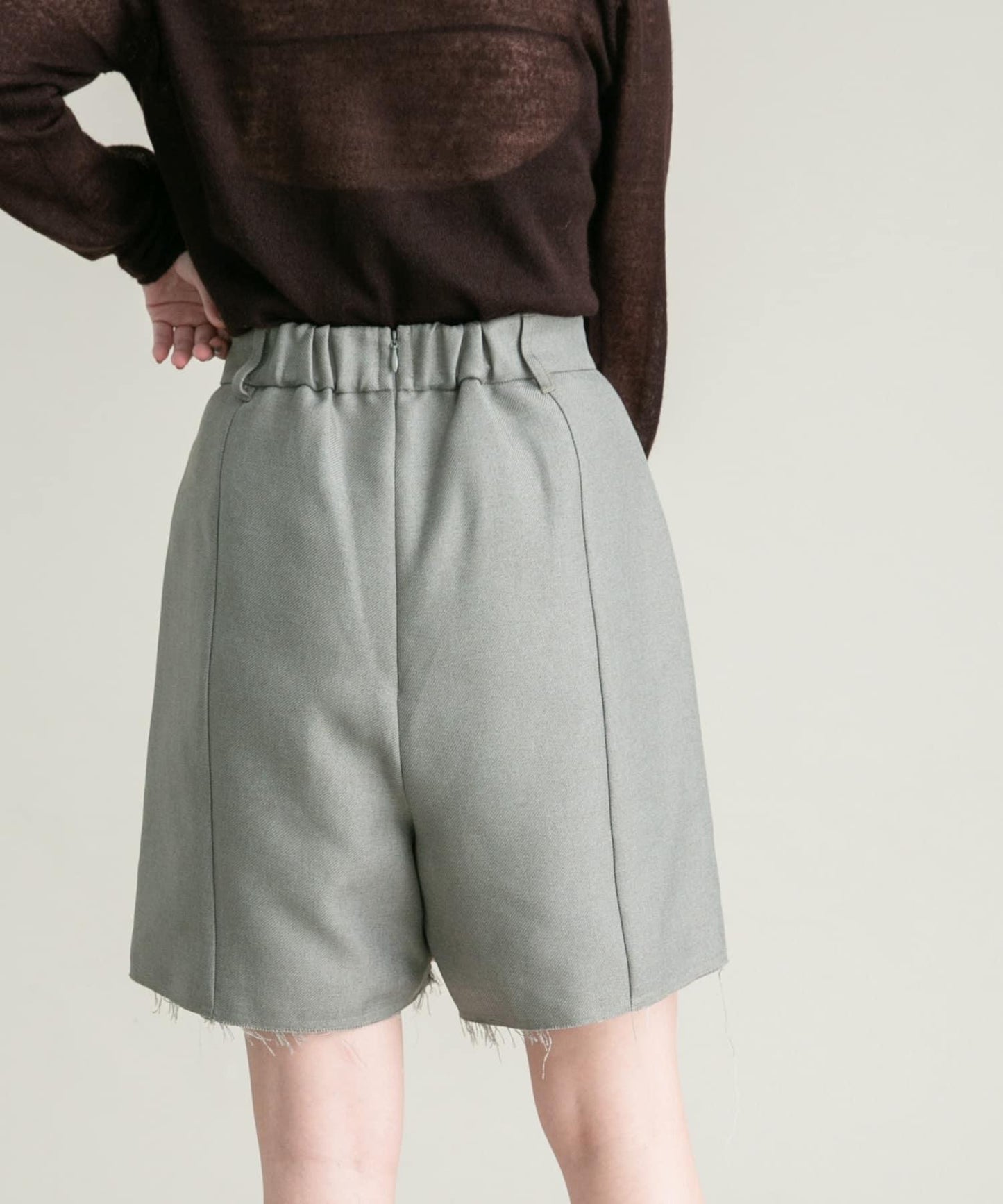 裁剪下襬迷你裙