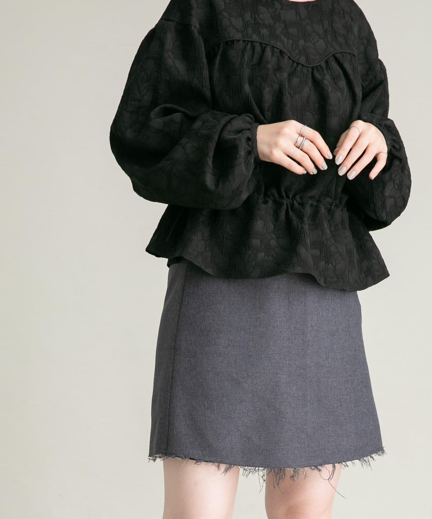 裁剪下襬迷你裙