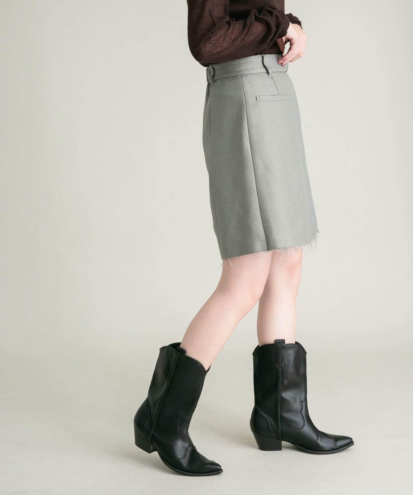 裁剪下襬迷你裙