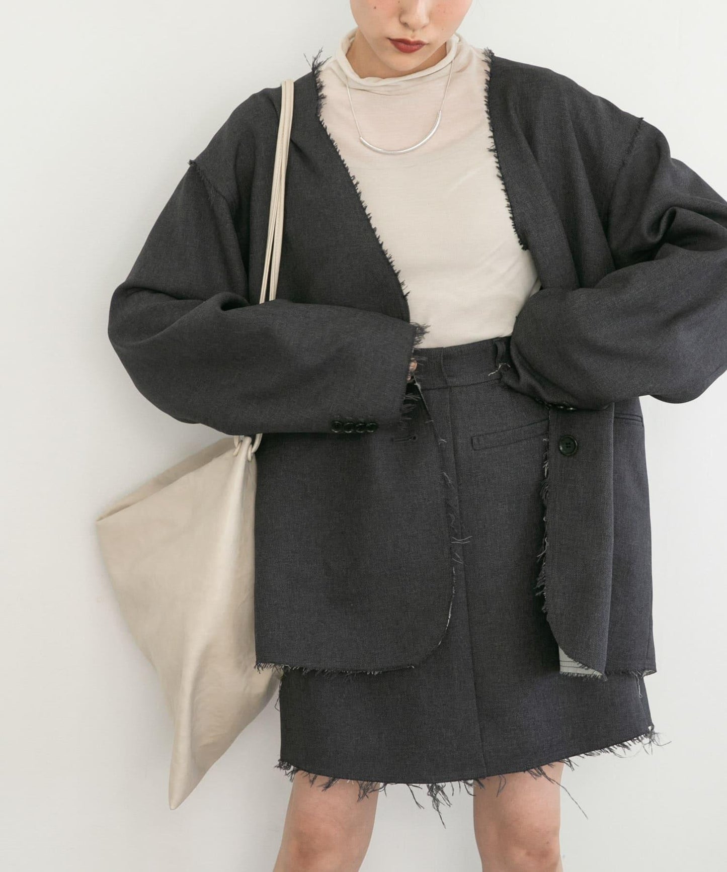 裁剪下襬迷你裙