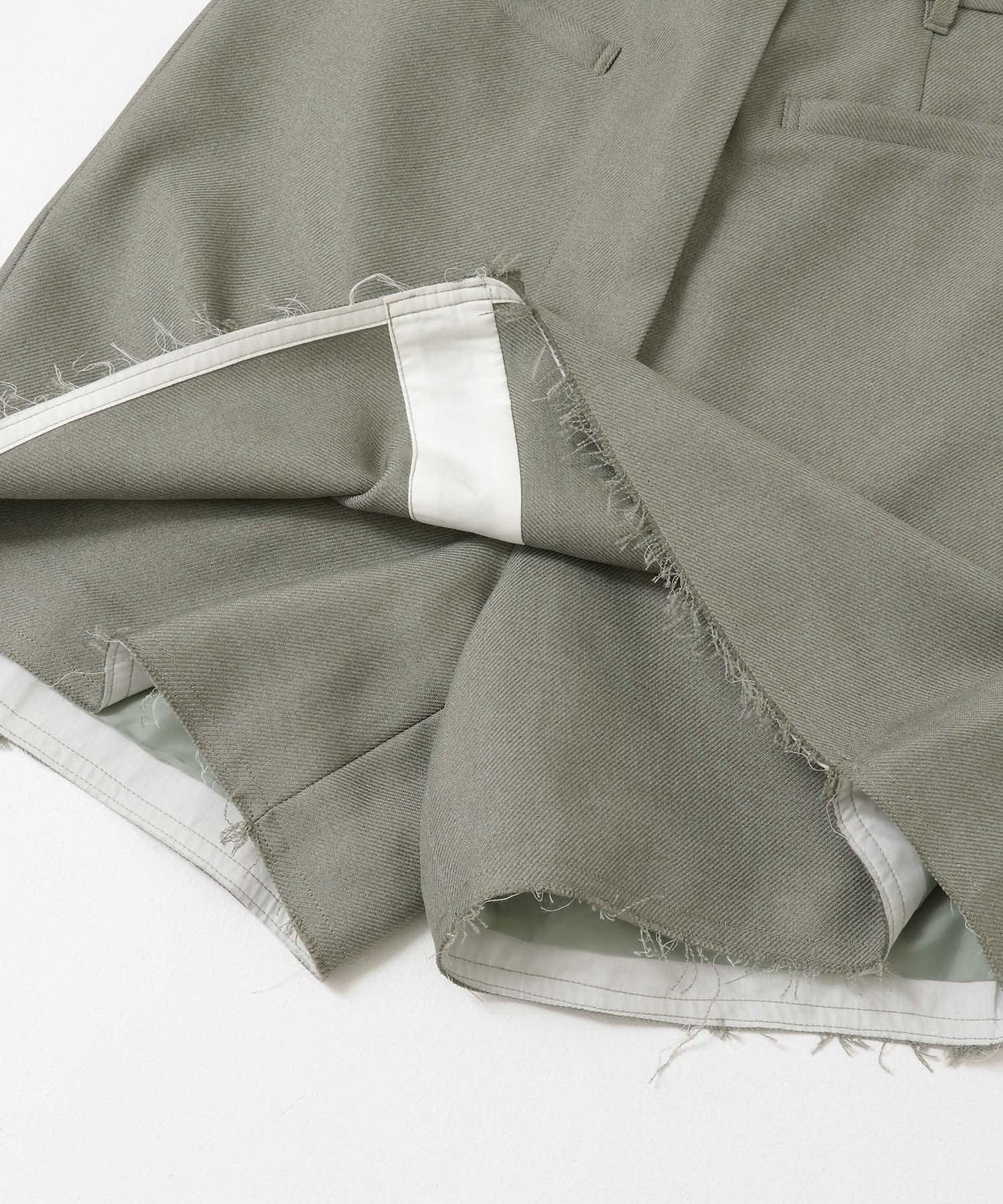 裁剪下襬迷你裙