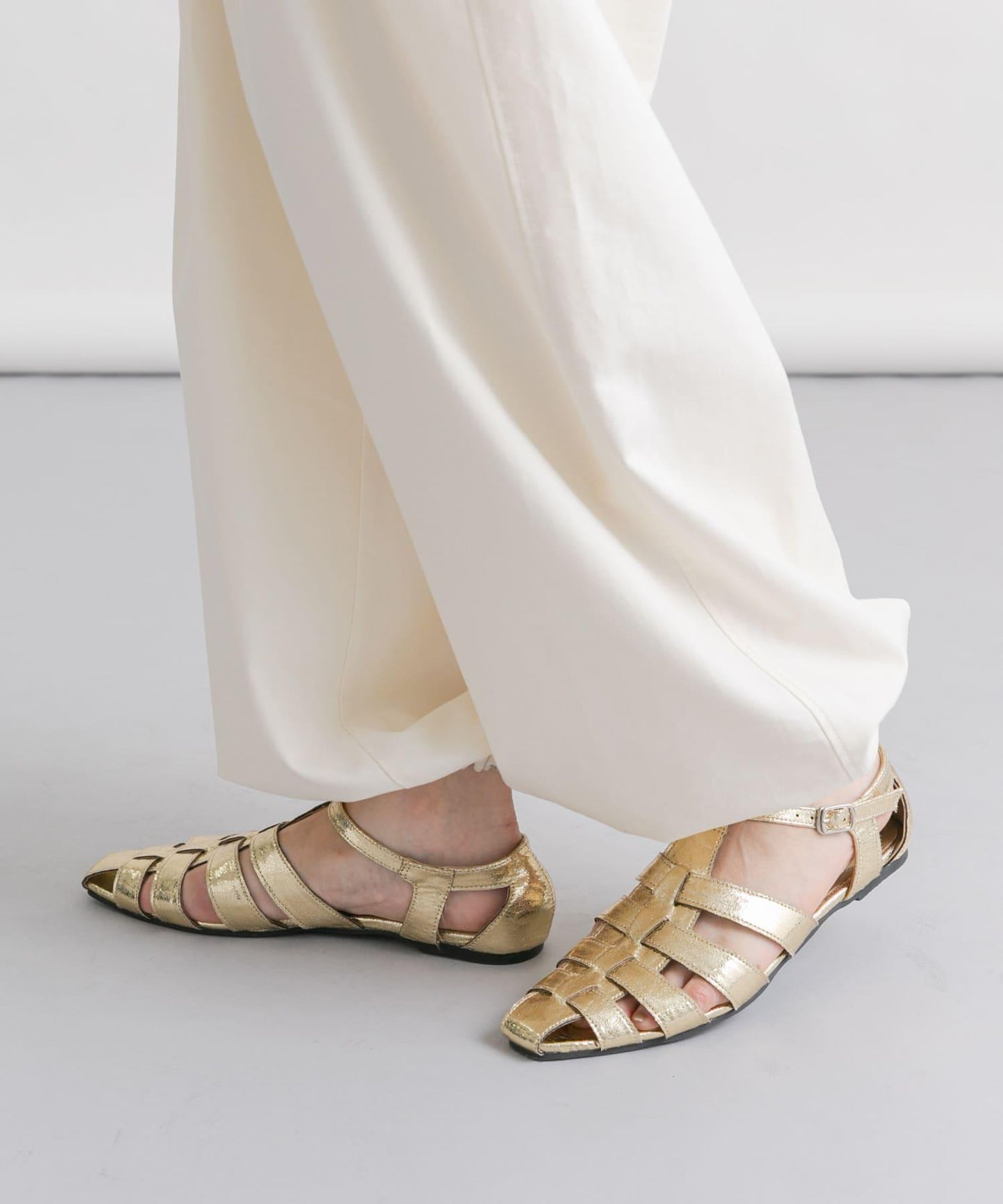 平底古爾卡涼鞋