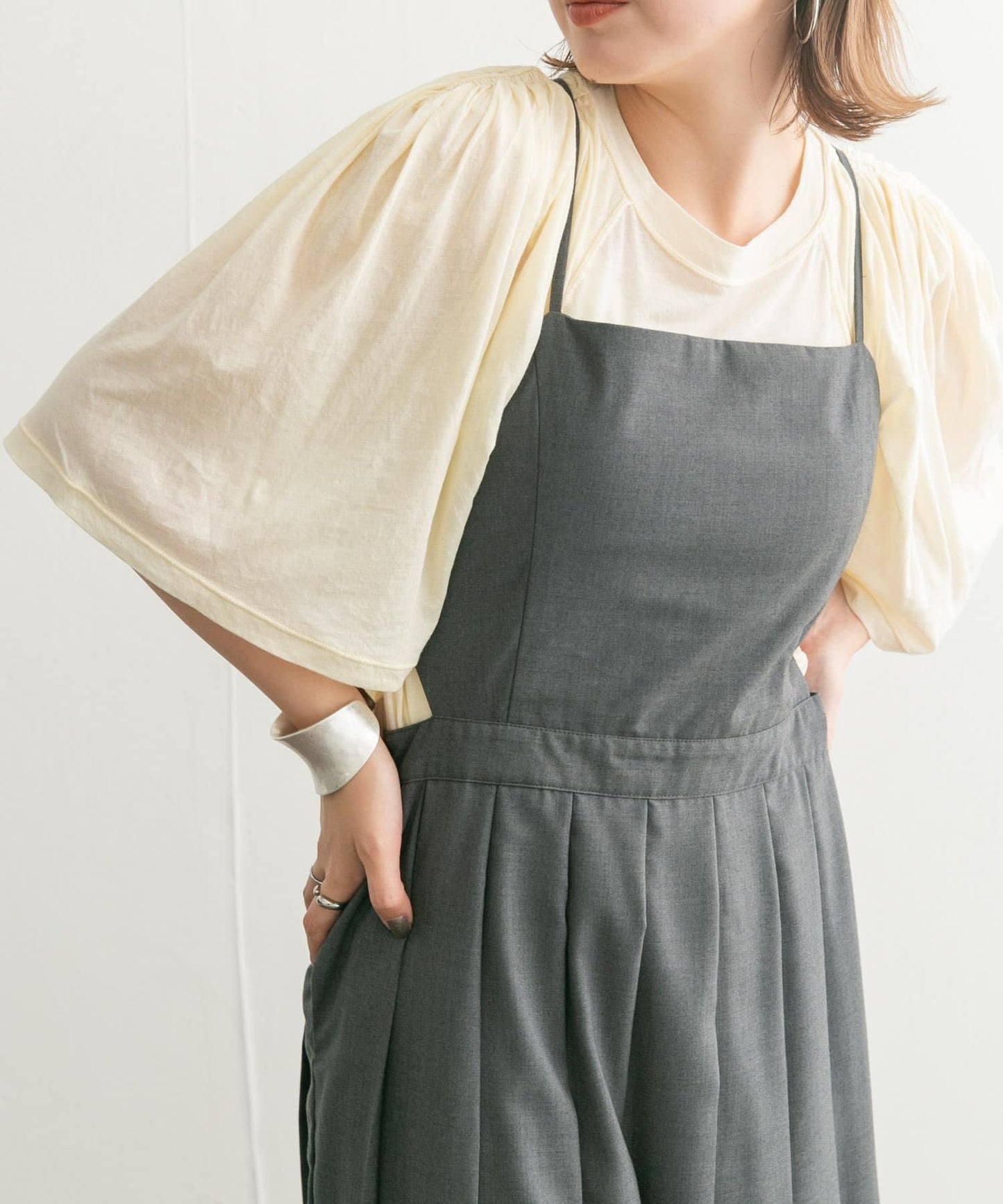 荷葉邊袖透視針織衫