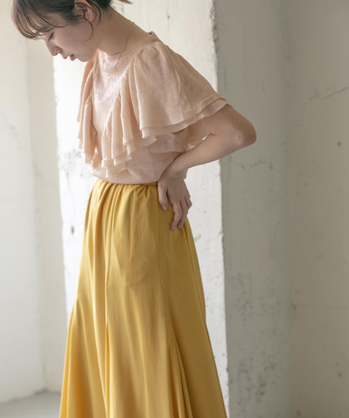 鏤空編織荷葉邊針織衫