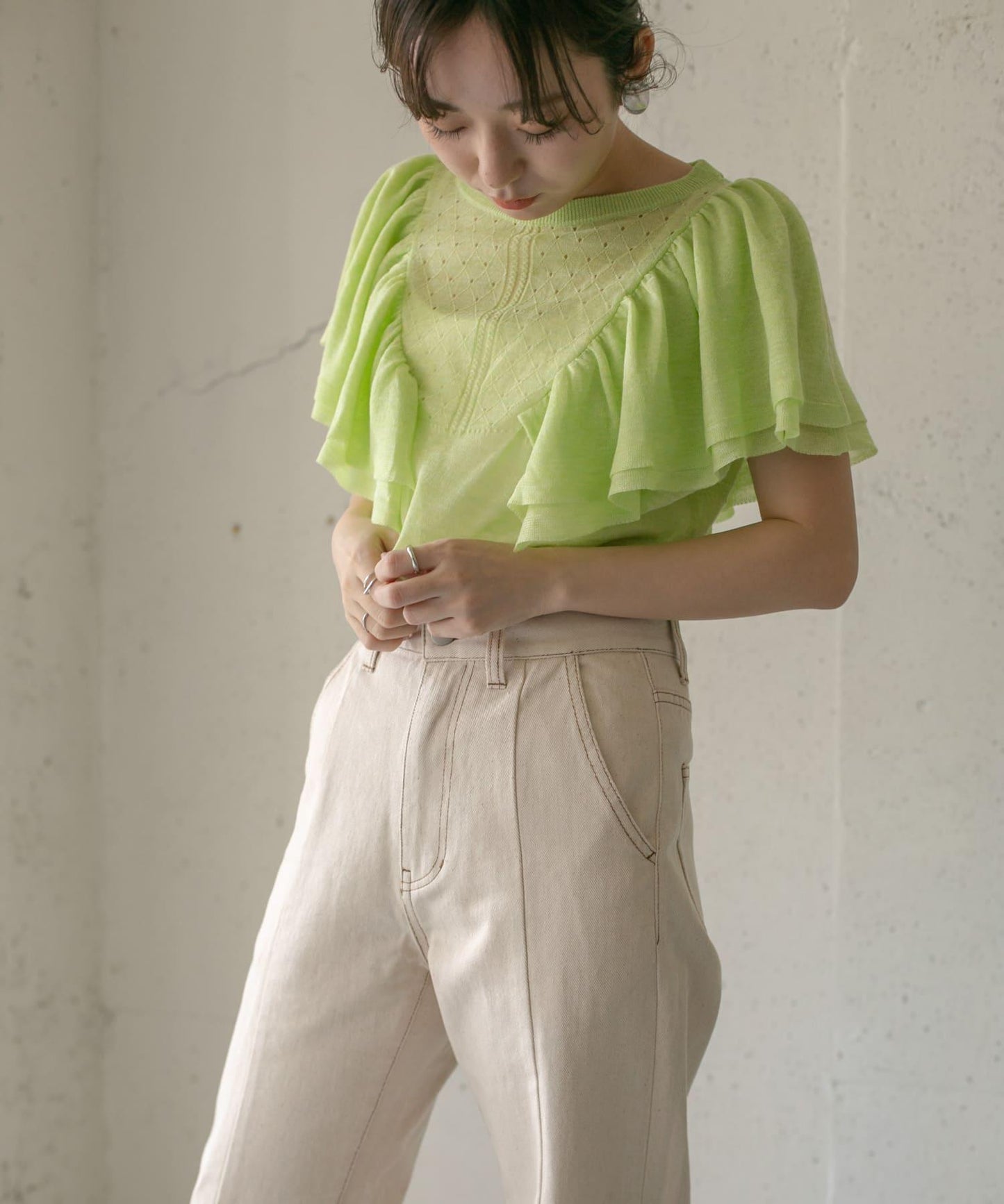 鏤空編織荷葉邊針織衫