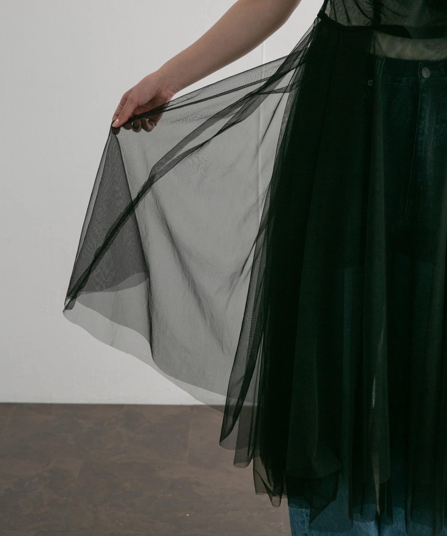 荷葉邊套裝網紗連衣裙