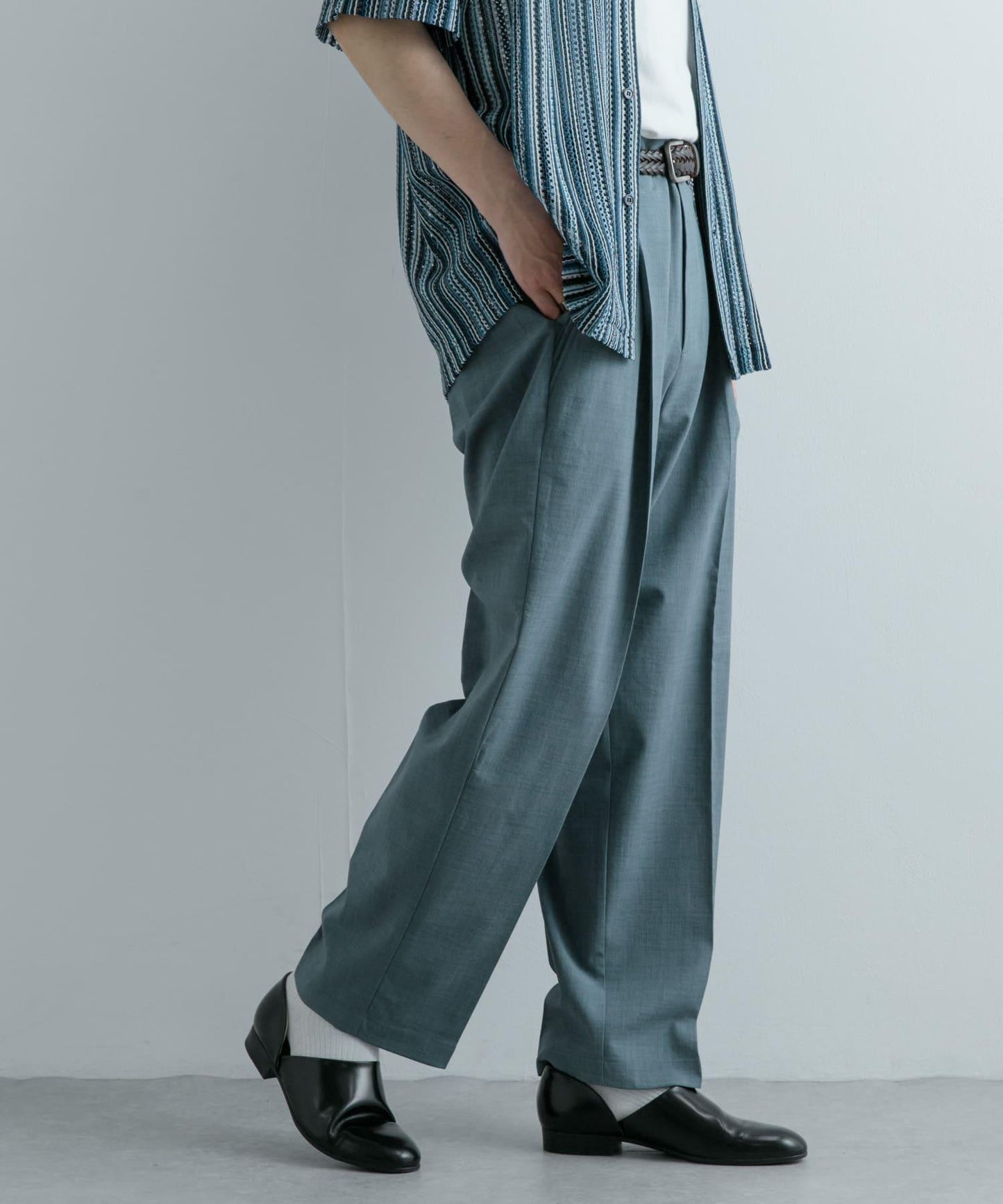 套裝可搭配 『UR TECH DRYLUXE』仿亞麻錐形褲