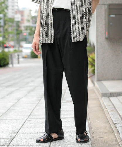 套裝可搭配 『UR TECH DRYLUXE』仿亞麻錐形褲