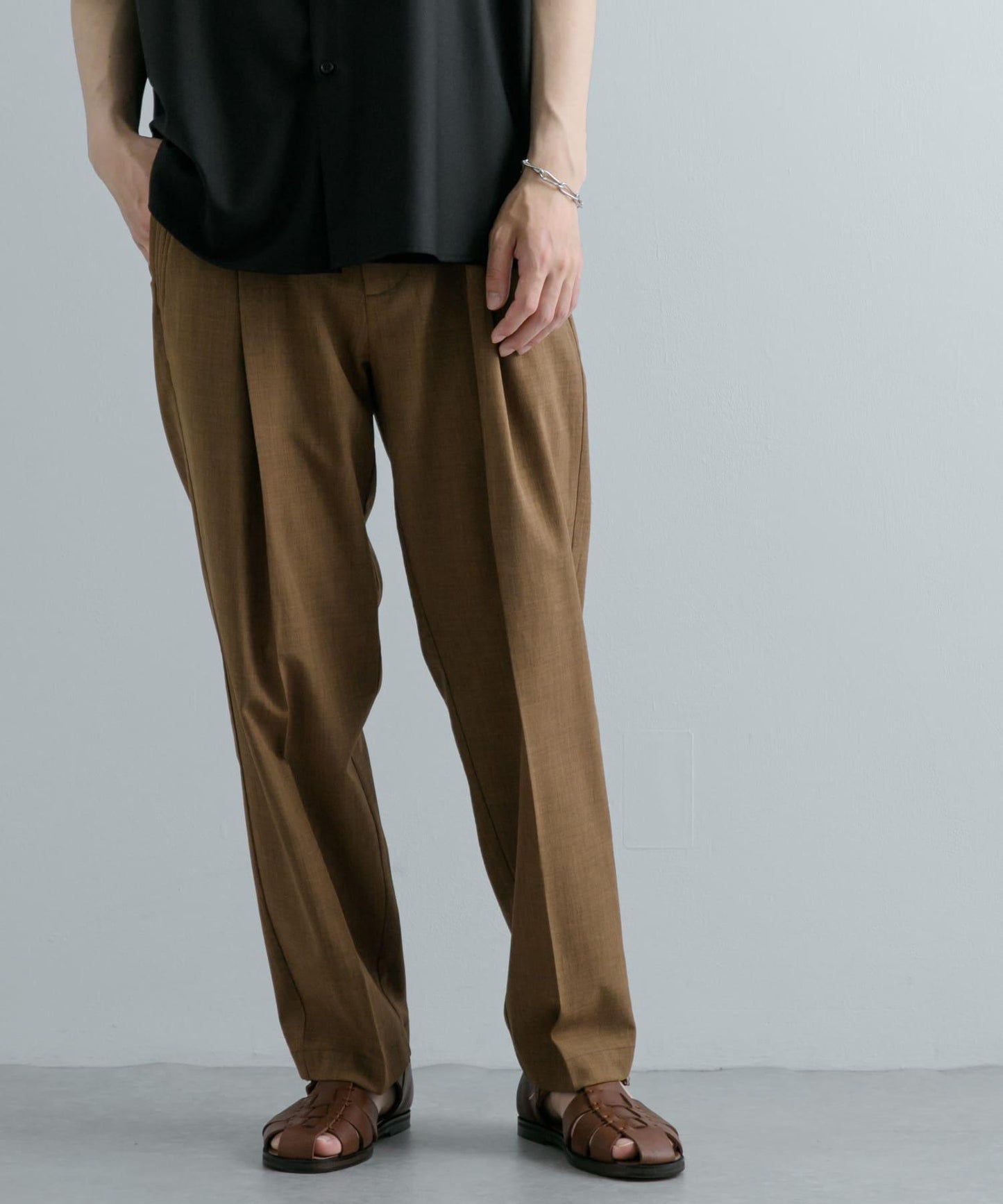 套裝可搭配 『UR TECH DRYLUXE』仿亞麻錐形褲