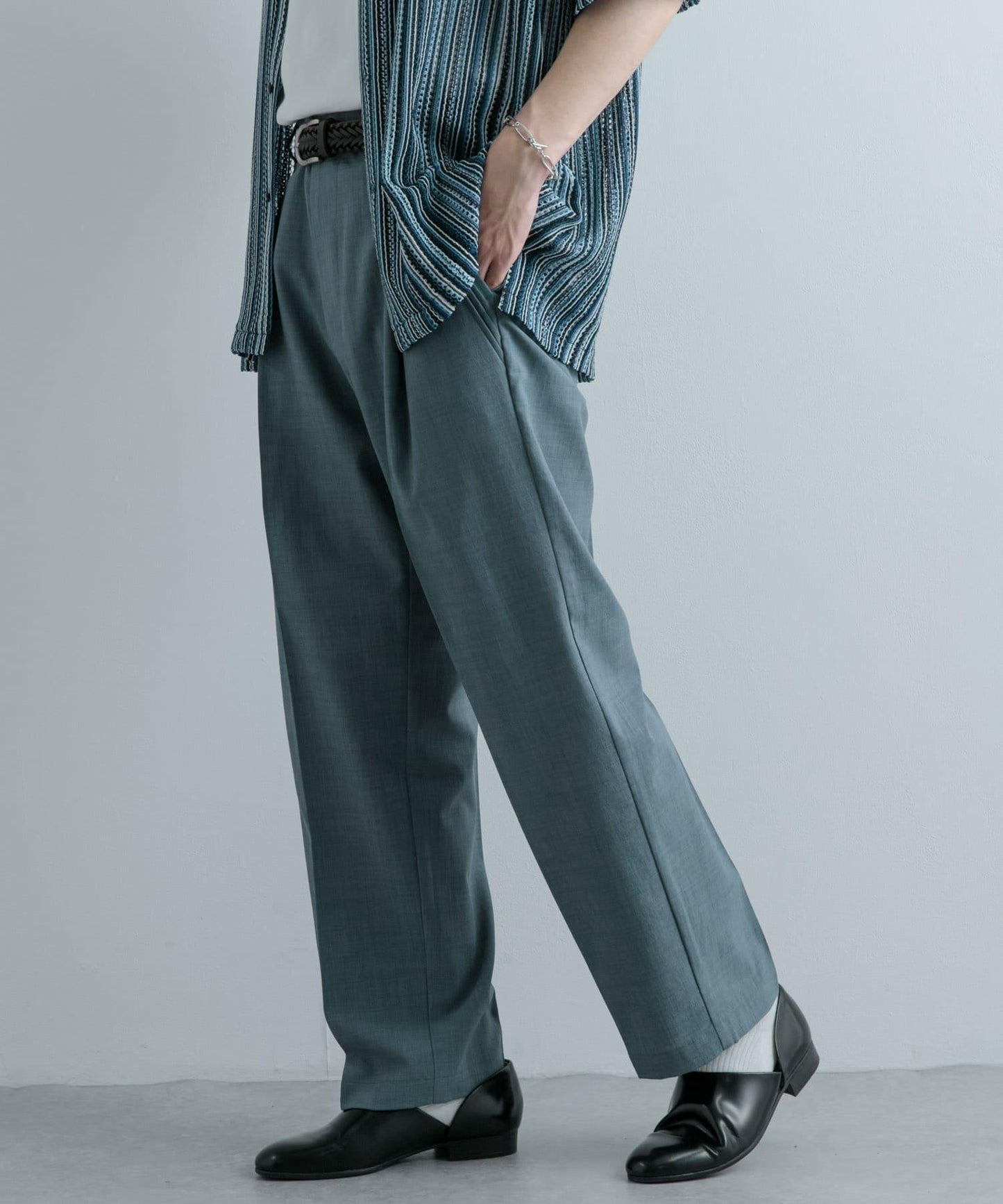 套裝可搭配 『UR TECH DRYLUXE』仿亞麻錐形褲