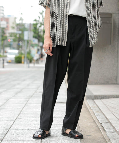 套裝可搭配 『UR TECH DRYLUXE』仿亞麻錐形褲