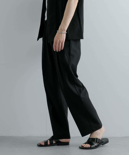 套裝可搭配 『UR TECH DRYLUXE』仿亞麻錐形褲