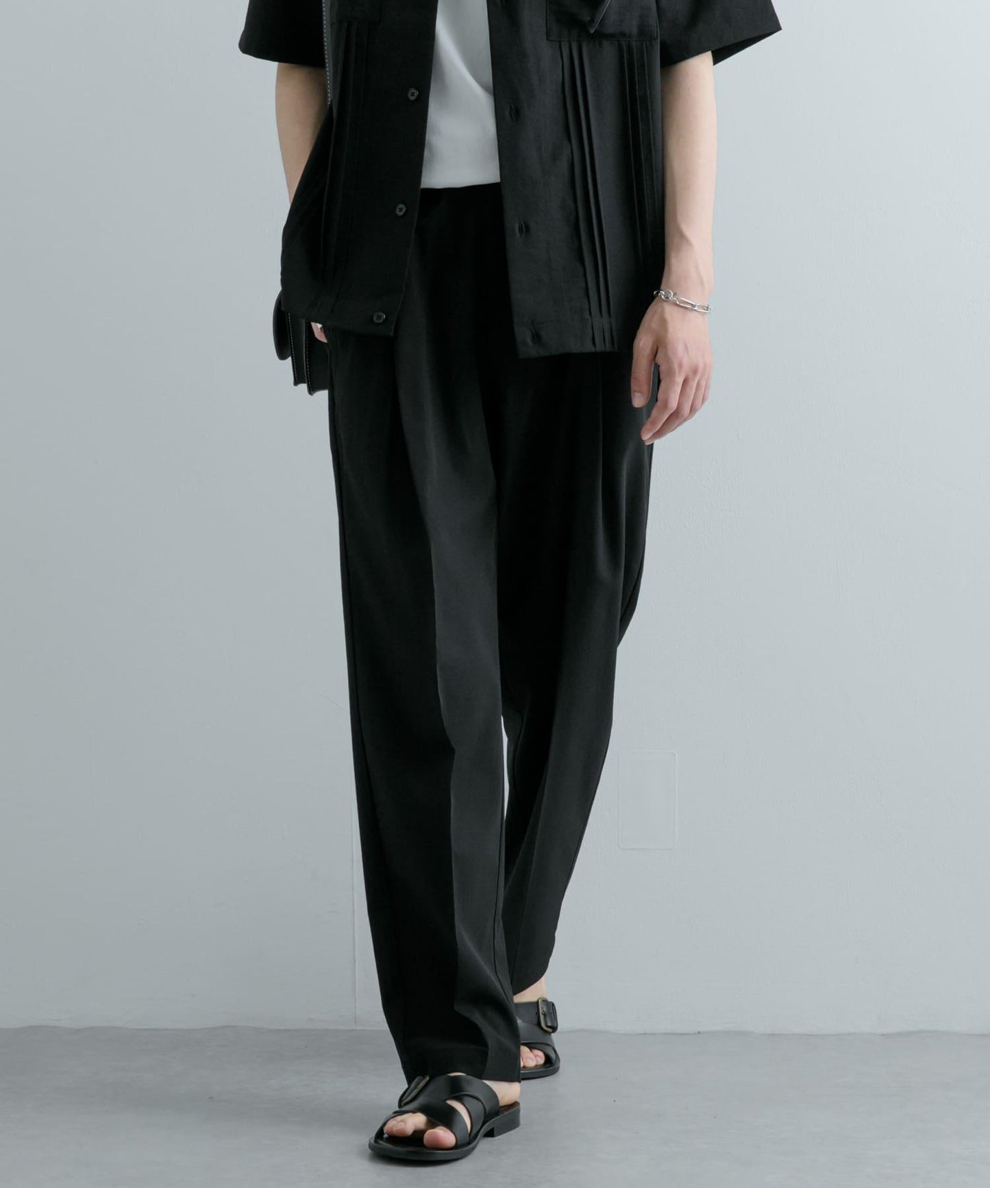 套裝可搭配 『UR TECH DRYLUXE』仿亞麻錐形褲