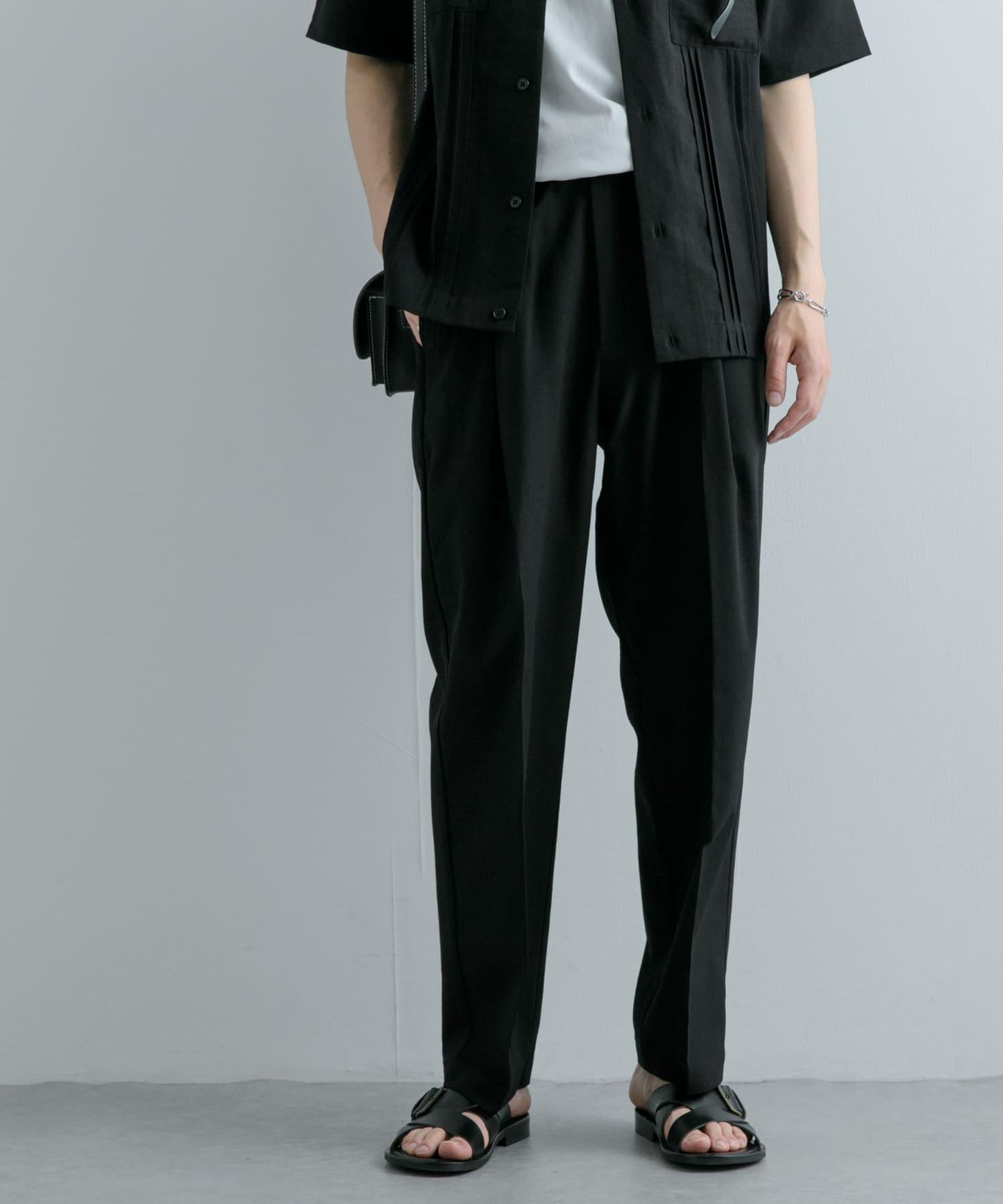 套裝可搭配 『UR TECH DRYLUXE』仿亞麻錐形褲