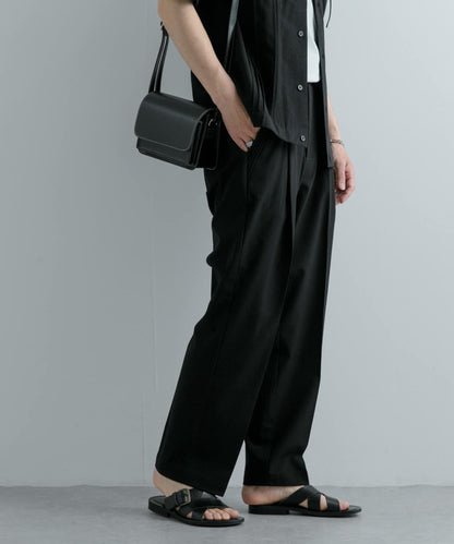 套裝可搭配 『UR TECH DRYLUXE』仿亞麻錐形褲