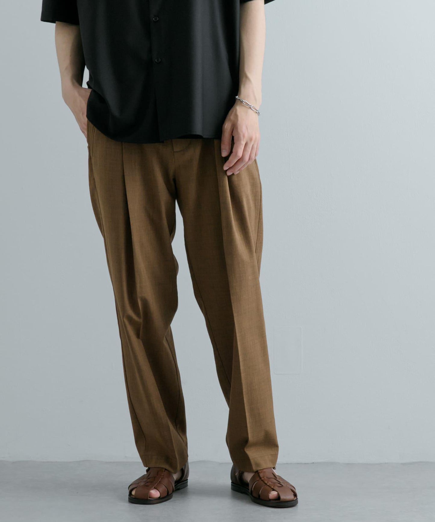 套裝可搭配 『UR TECH DRYLUXE』仿亞麻錐形褲