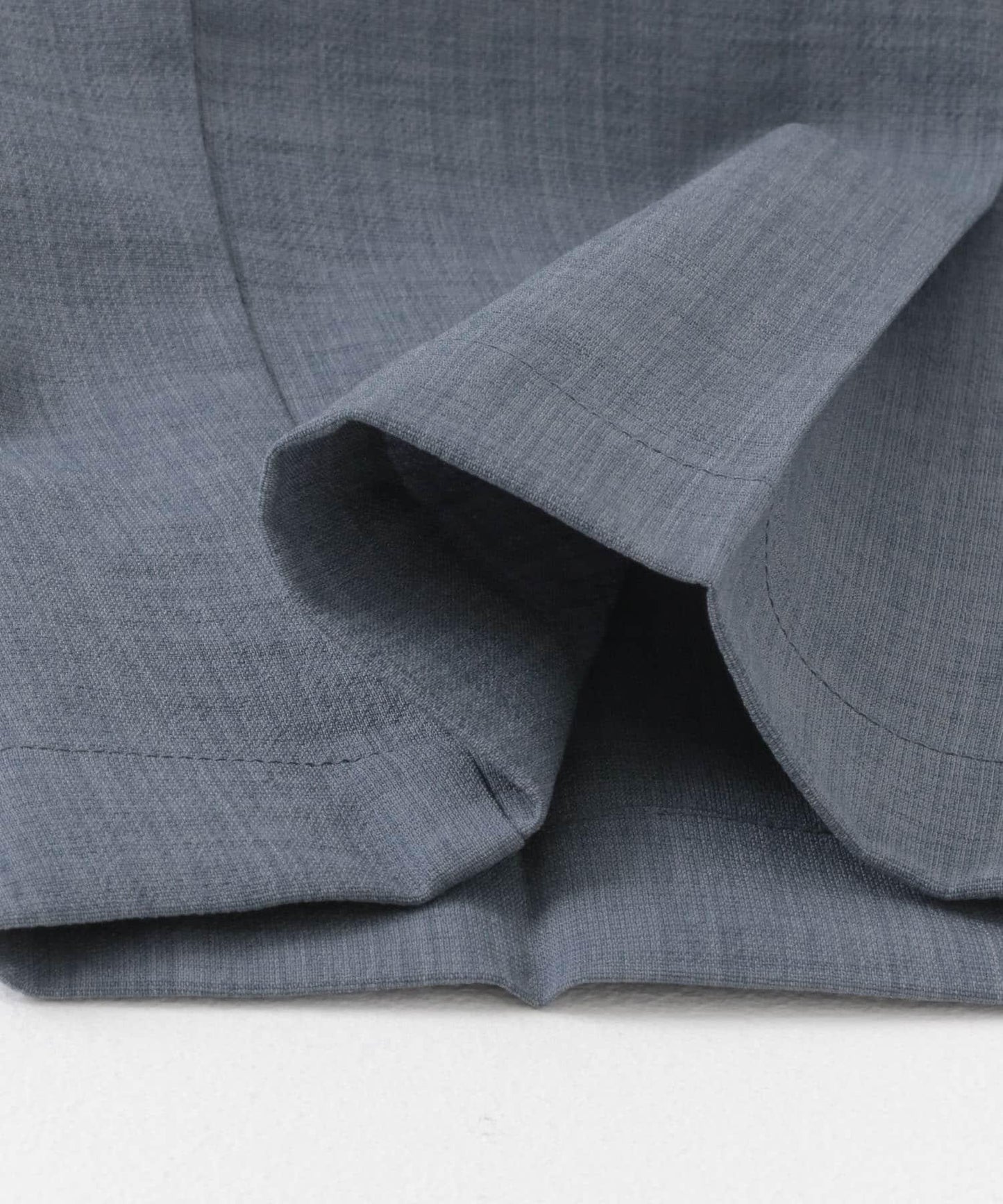 套裝可搭配 『UR TECH DRYLUXE』仿亞麻錐形褲